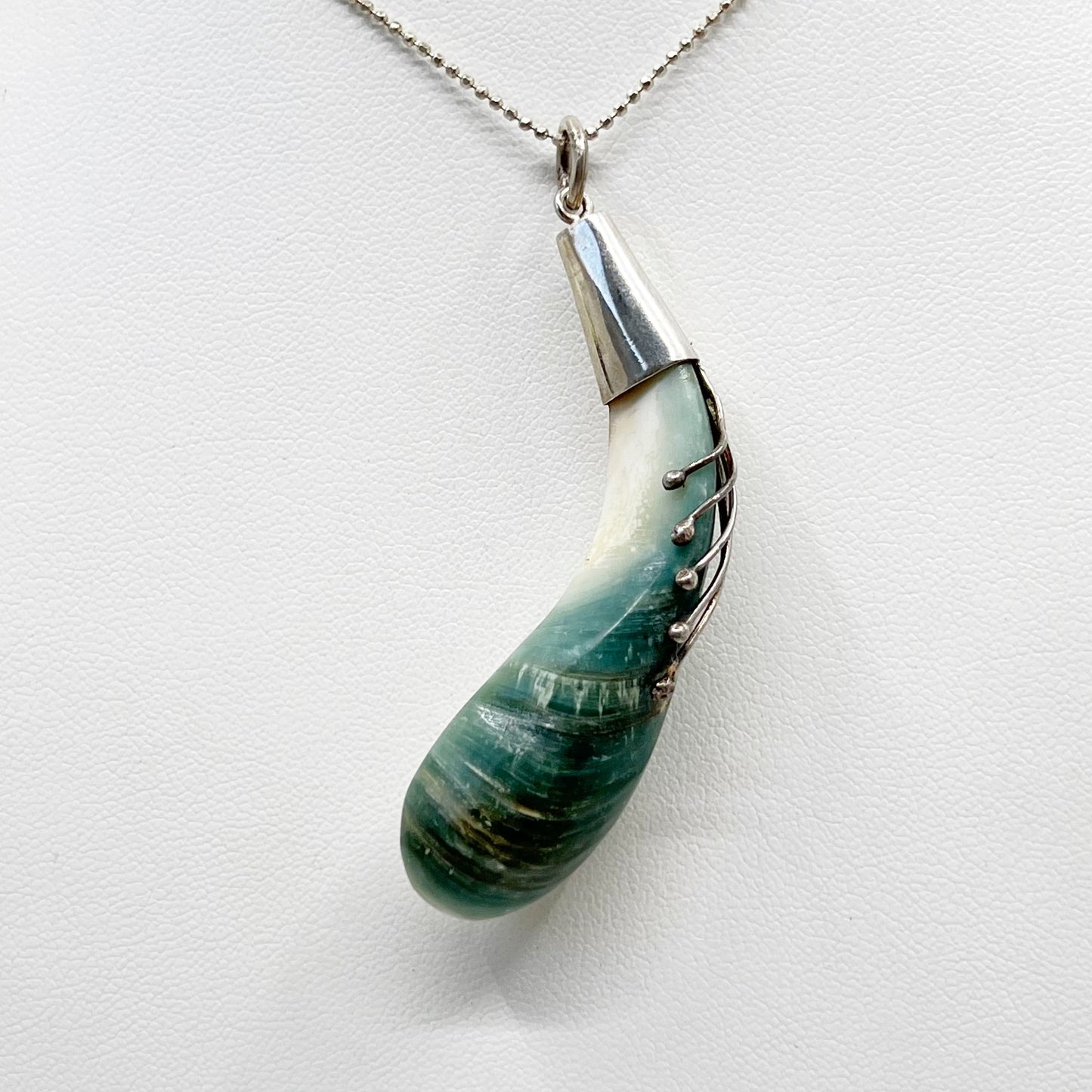 Vintage Sterling silver agate pendant