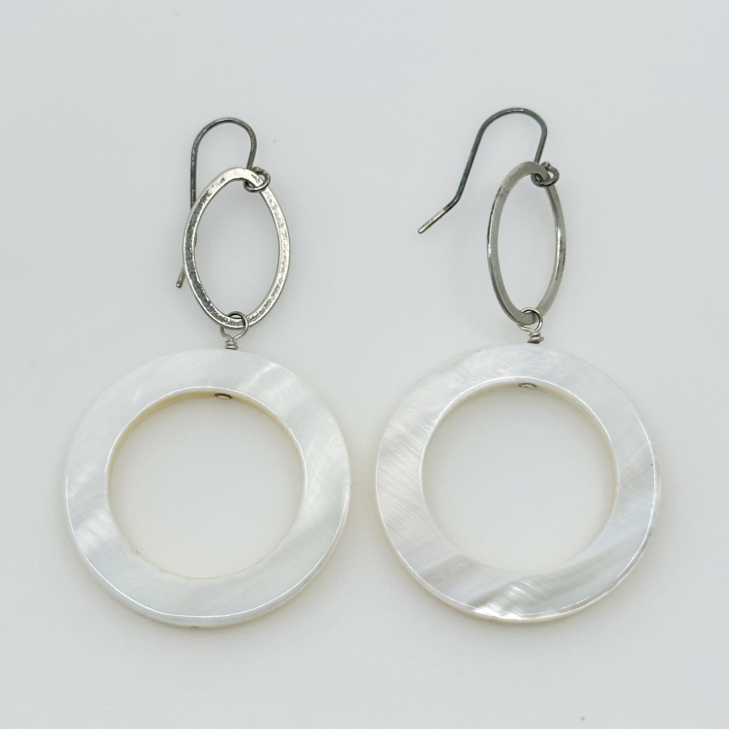 Sterling silver Mother of Pearl earrings GM448