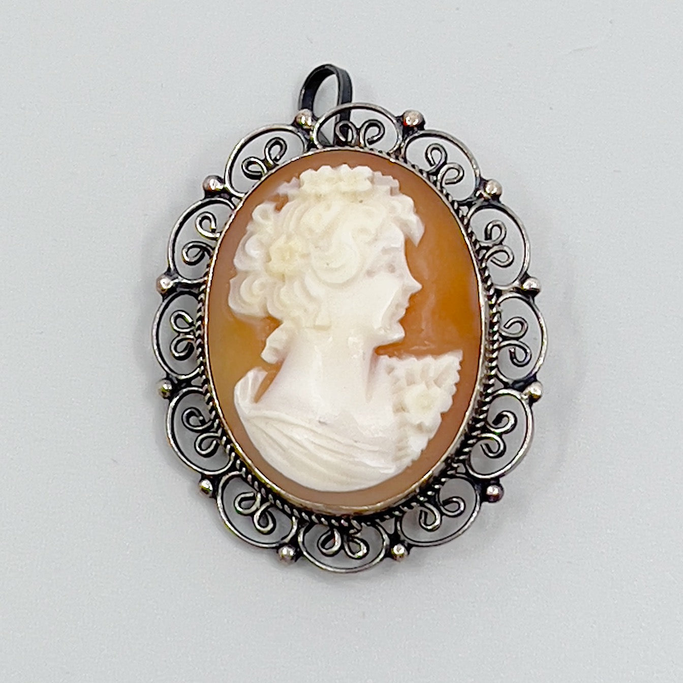 Vintage sterling silver shell cameo brooch / pendant GM471