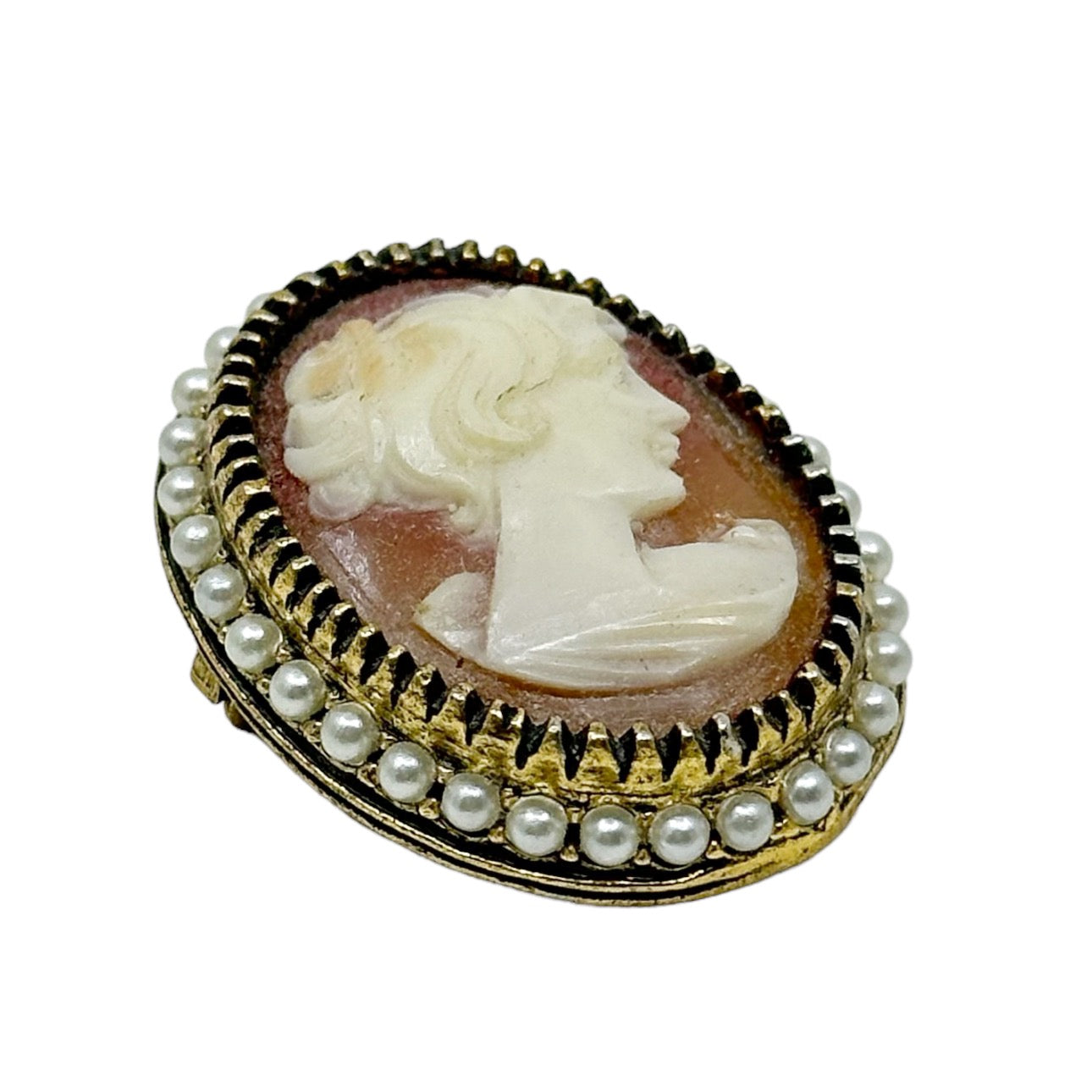 Vintage Gold tone carved cameo lucite & pearl brooch GM494
