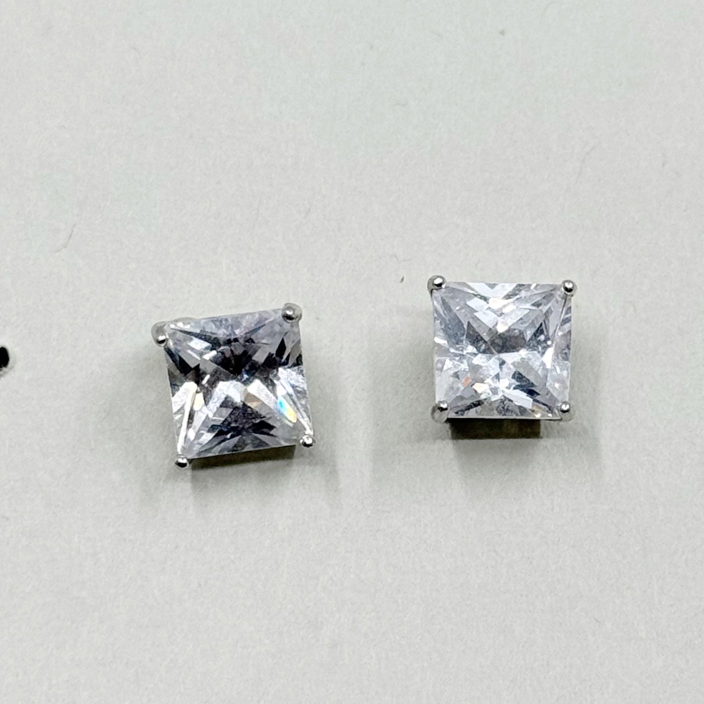 sterling silver 6mm cubic zirconia stud earrings - GM53