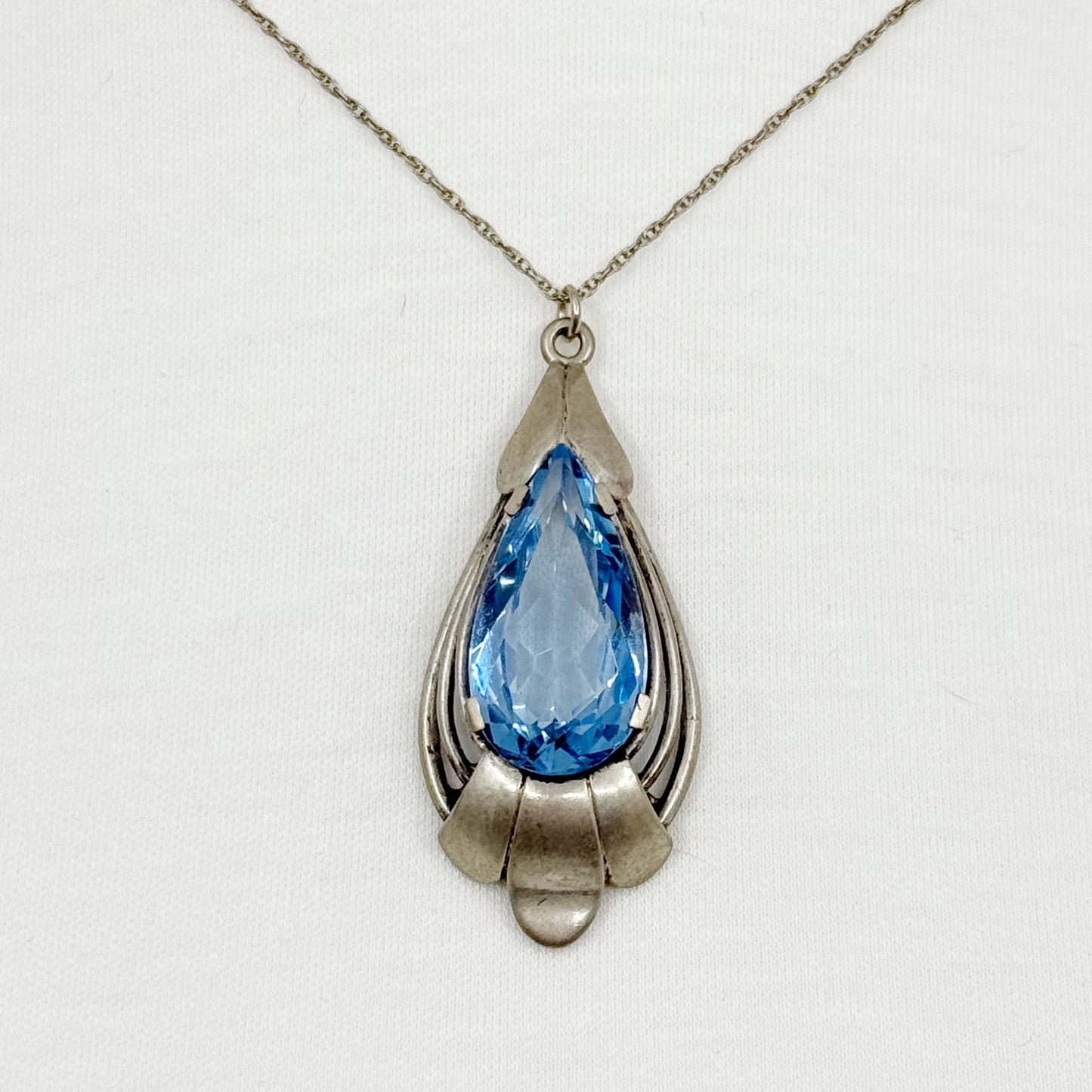 Vintage sterling silver blue topaz pendant necklace GM531