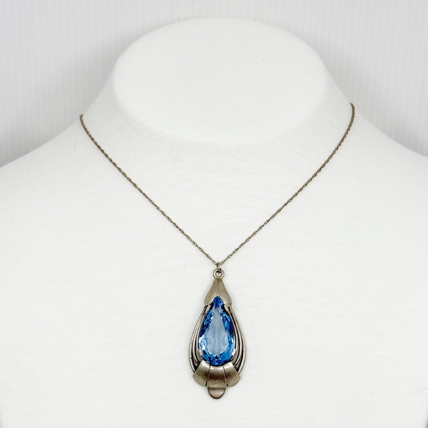 Vintage sterling silver blue topaz pendant necklace GM531