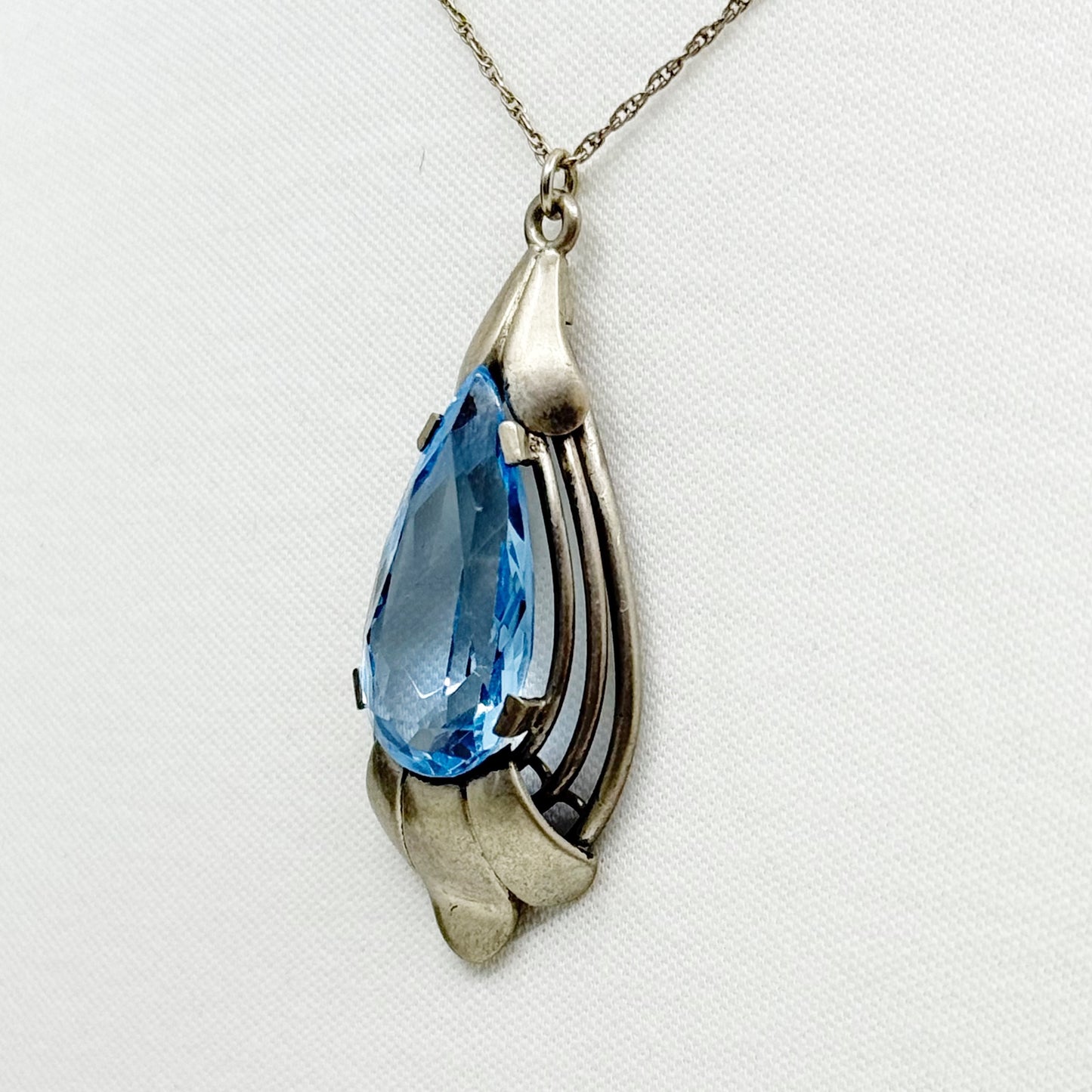 Vintage sterling silver blue topaz pendant necklace GM531