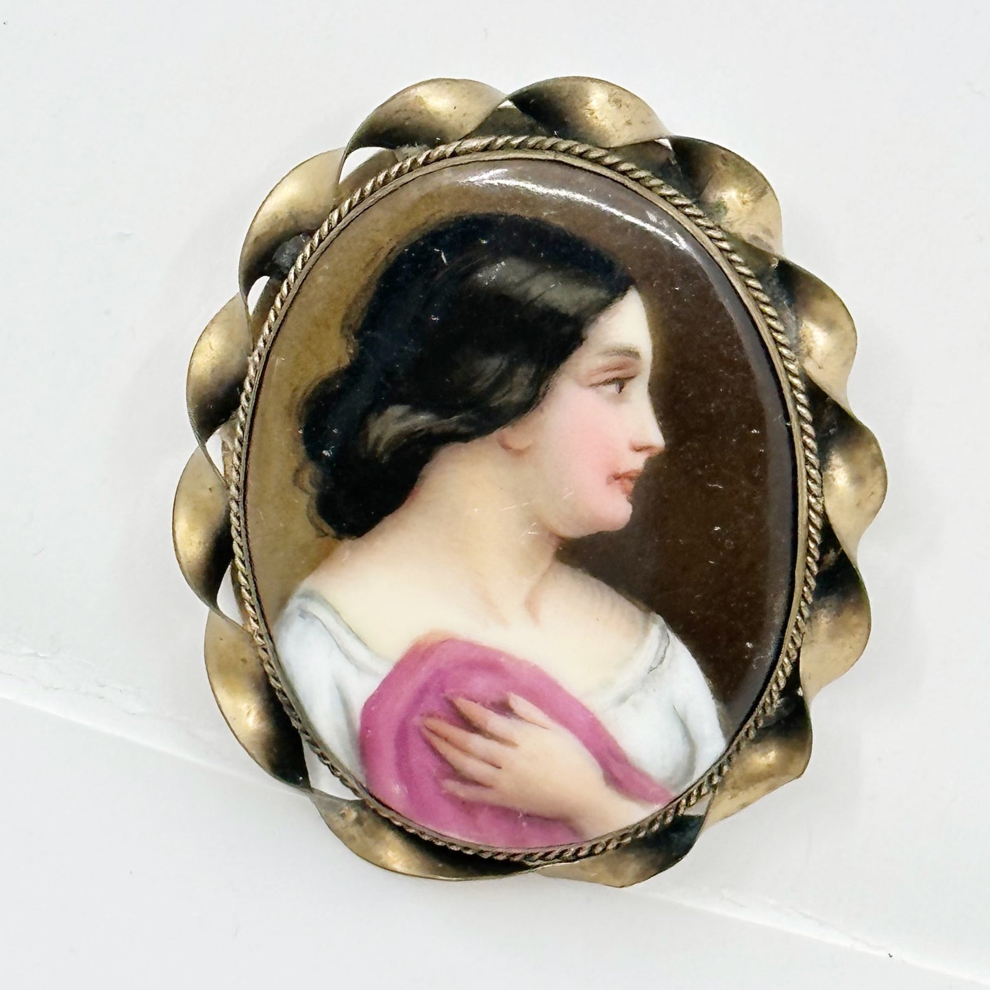 Late Victorian pinchbeck hand painted porcelain portrait brooch GM568