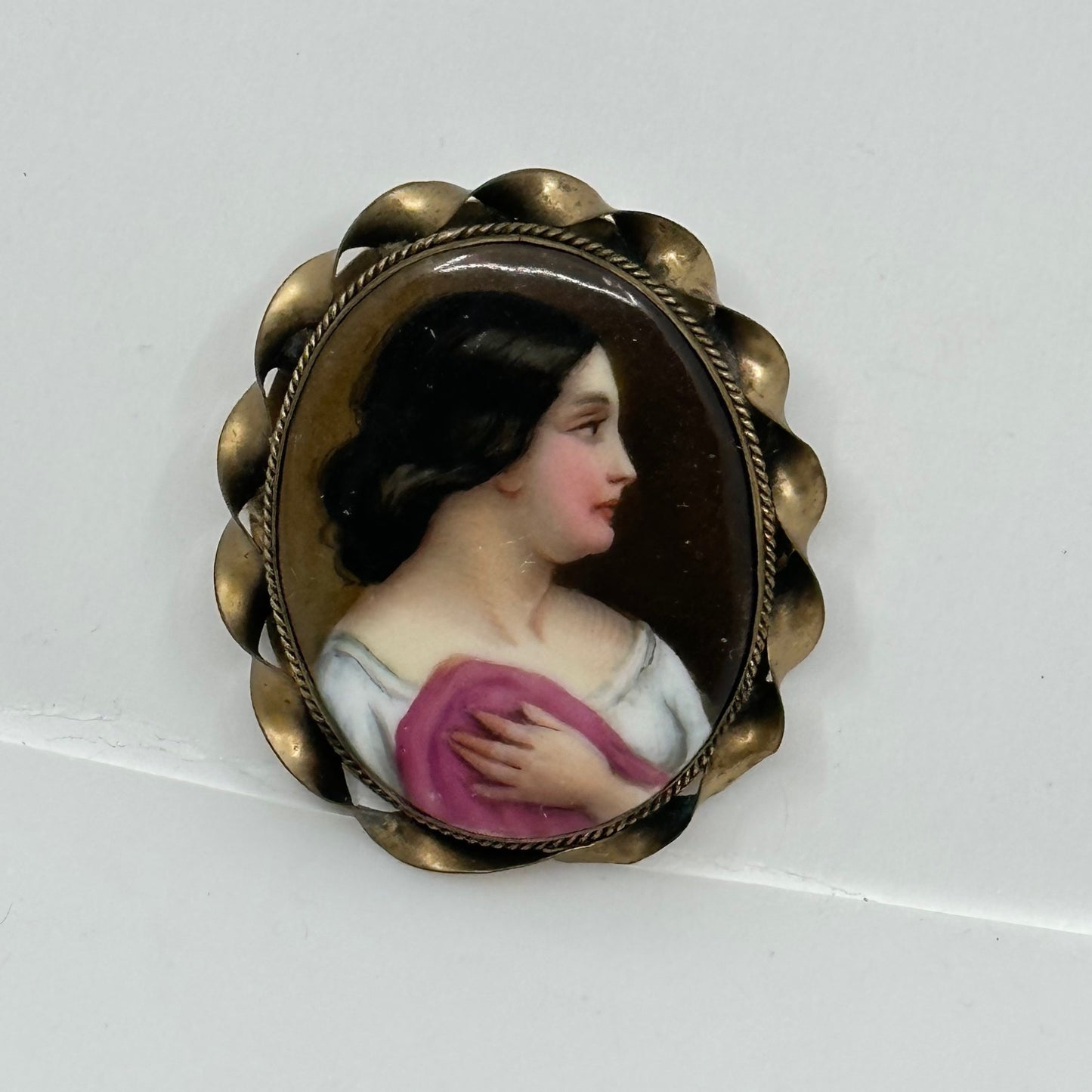 Late Victorian pinchbeck hand painted porcelain portrait brooch GM568