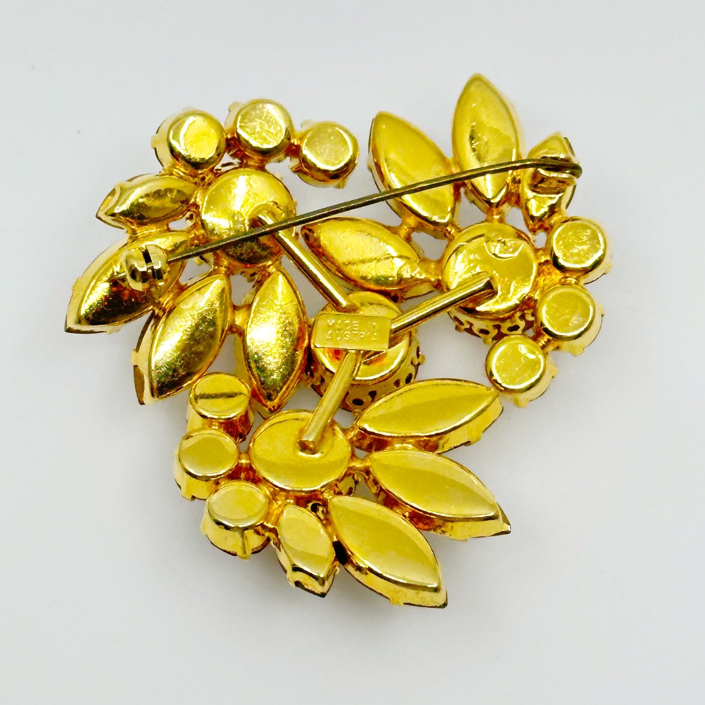 Vintage Austria Gold tone rhinestone brooch - GM3004