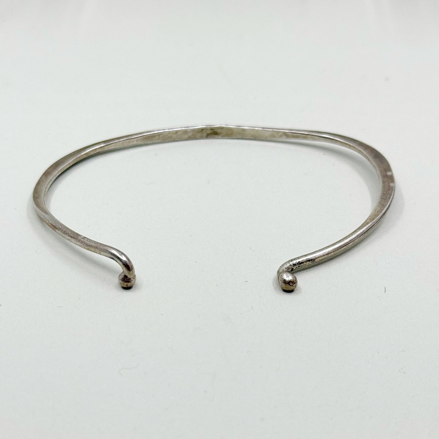 Vintage modernist sterling silver hammered cuff bracelet - GM63