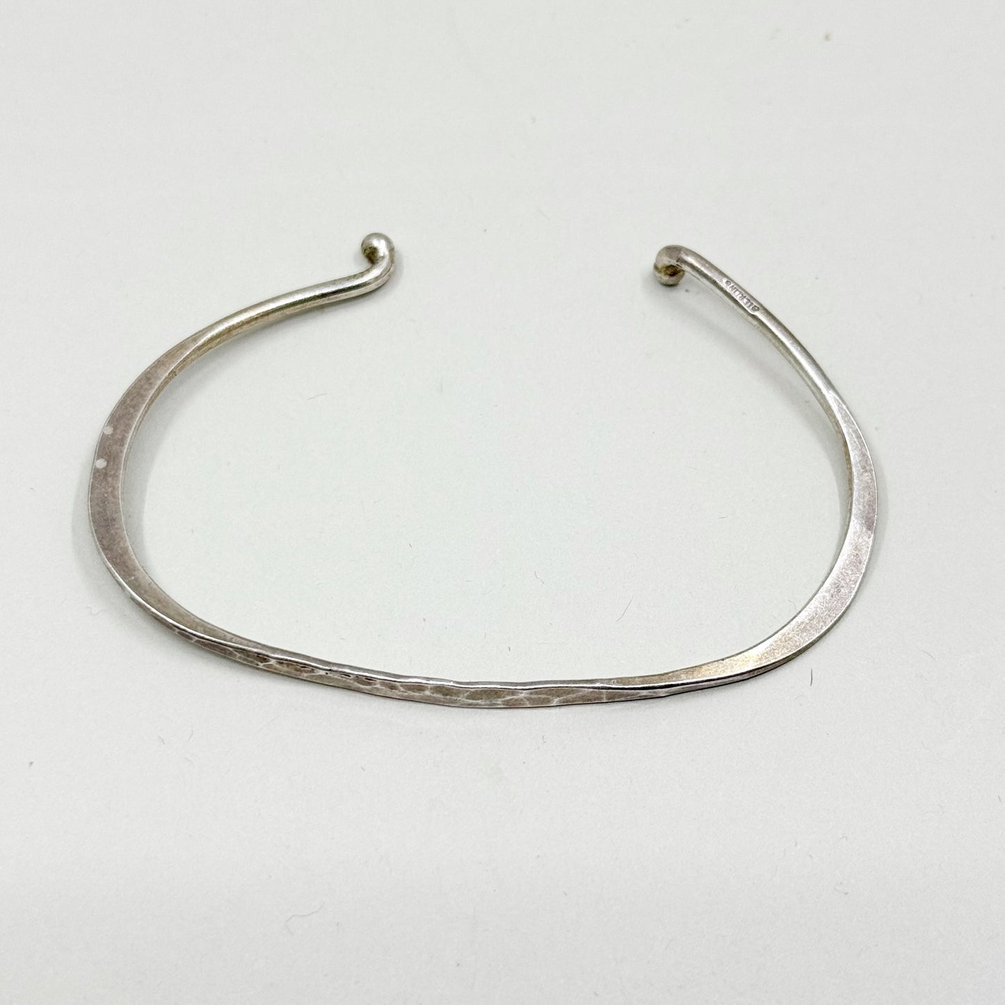 Vintage modernist sterling silver hammered cuff bracelet - GM63
