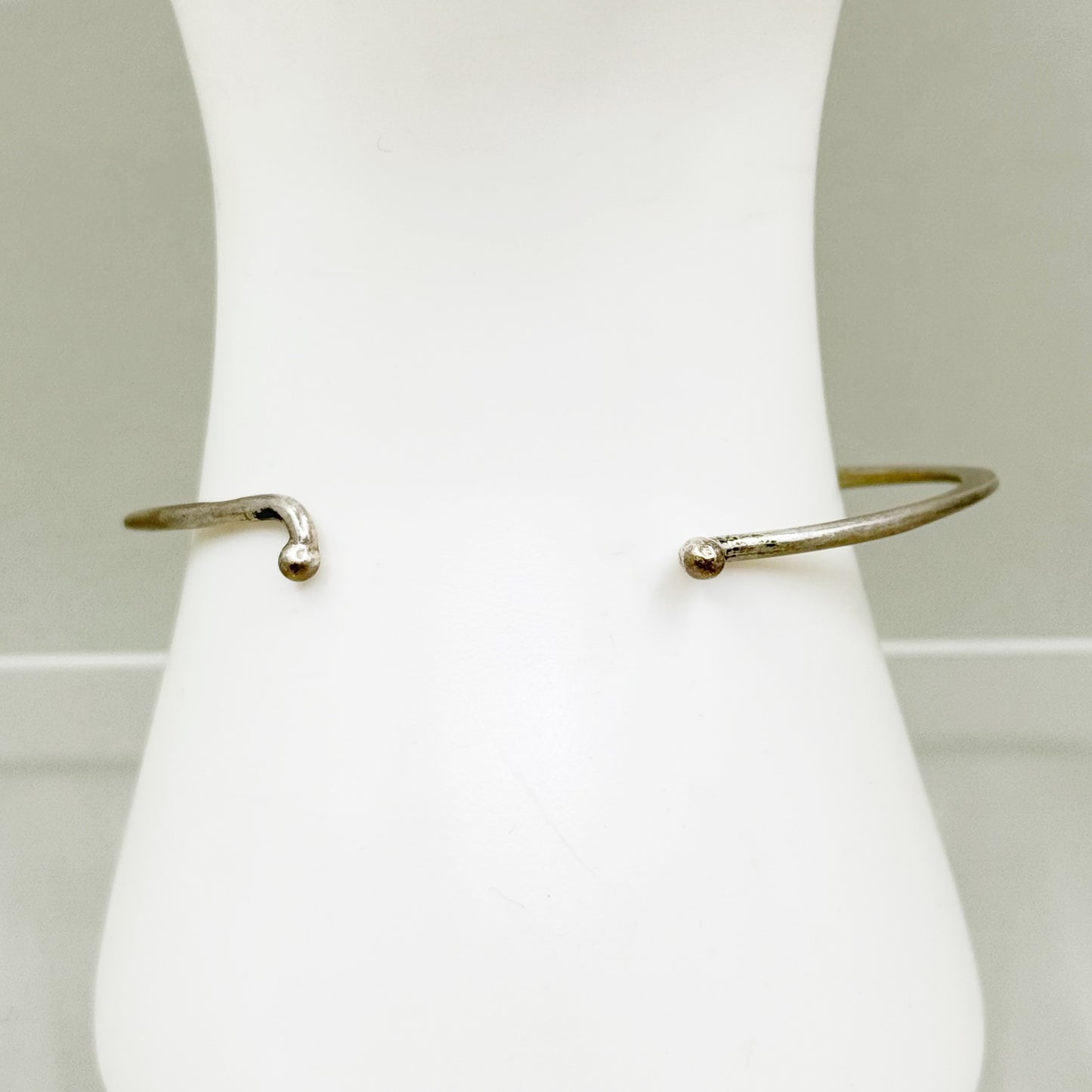 Vintage modernist sterling silver hammered cuff bracelet - GM63
