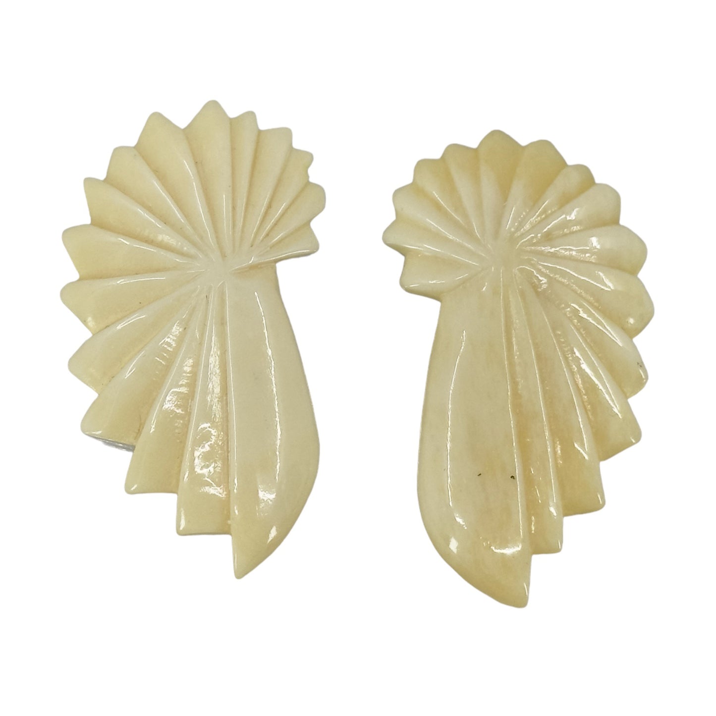 Vintage carved bone earrings GM647