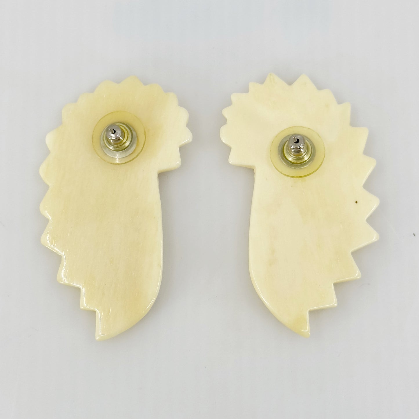 Vintage carved bone earrings GM647