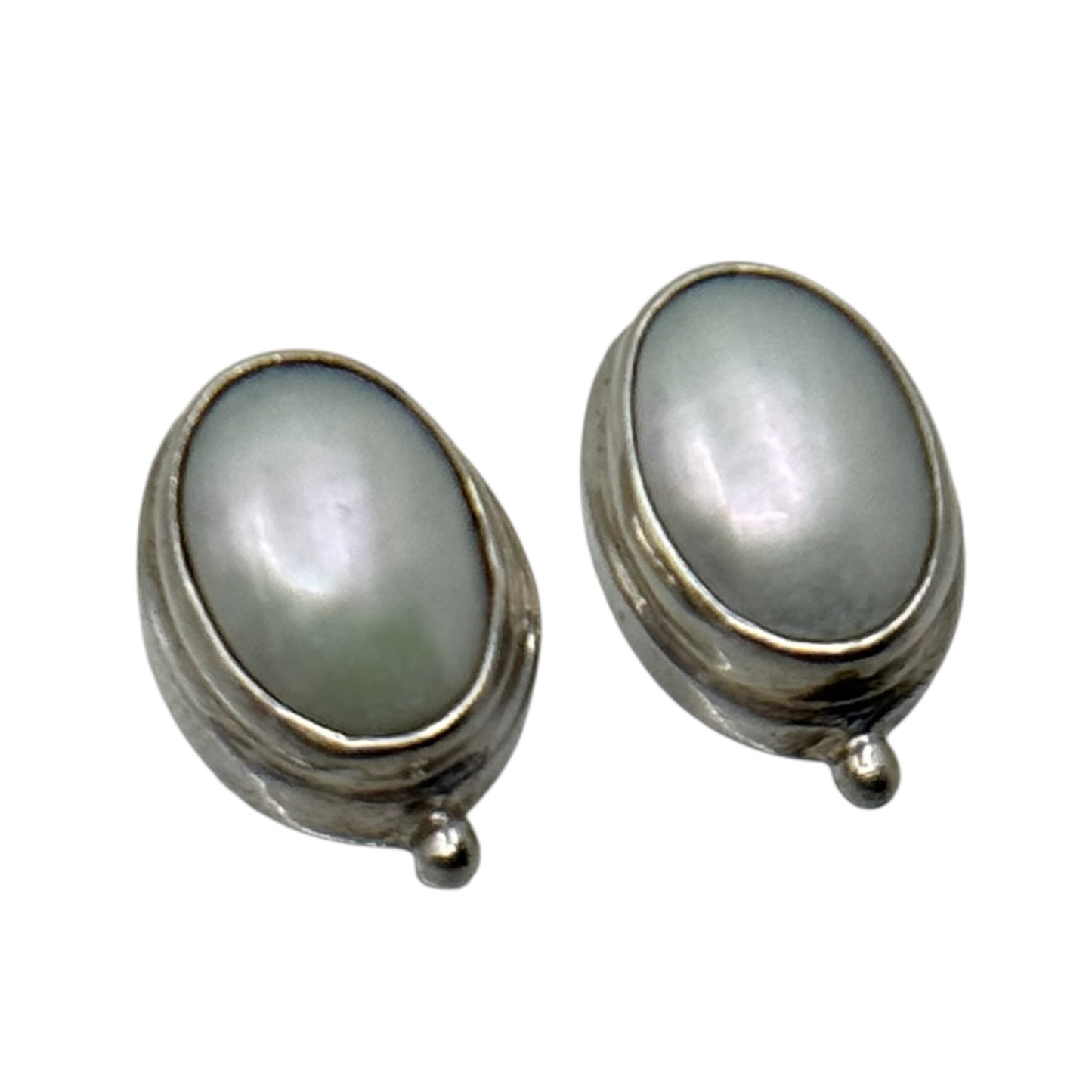 Sarda Sterling Silver Mabe Pearl stud earrings - GM676