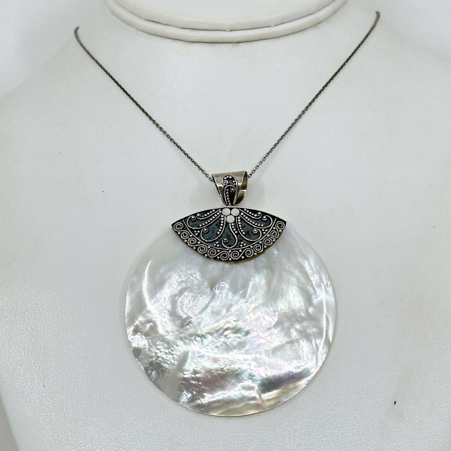 Meran Sterling silver Mother of Pearl pendant GM684