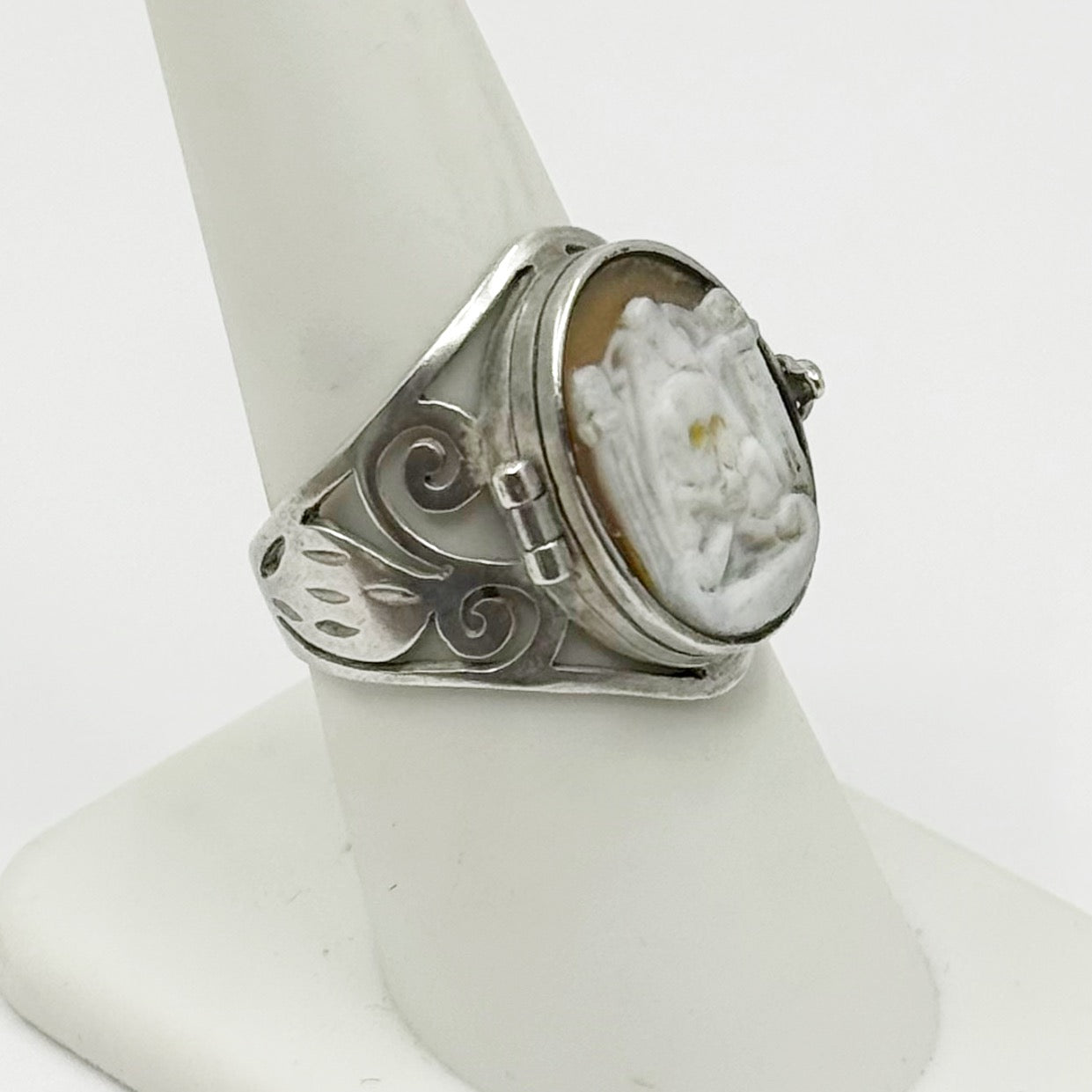Enif Sterling silver Momento Mori shell cameo poison ring - GM76
