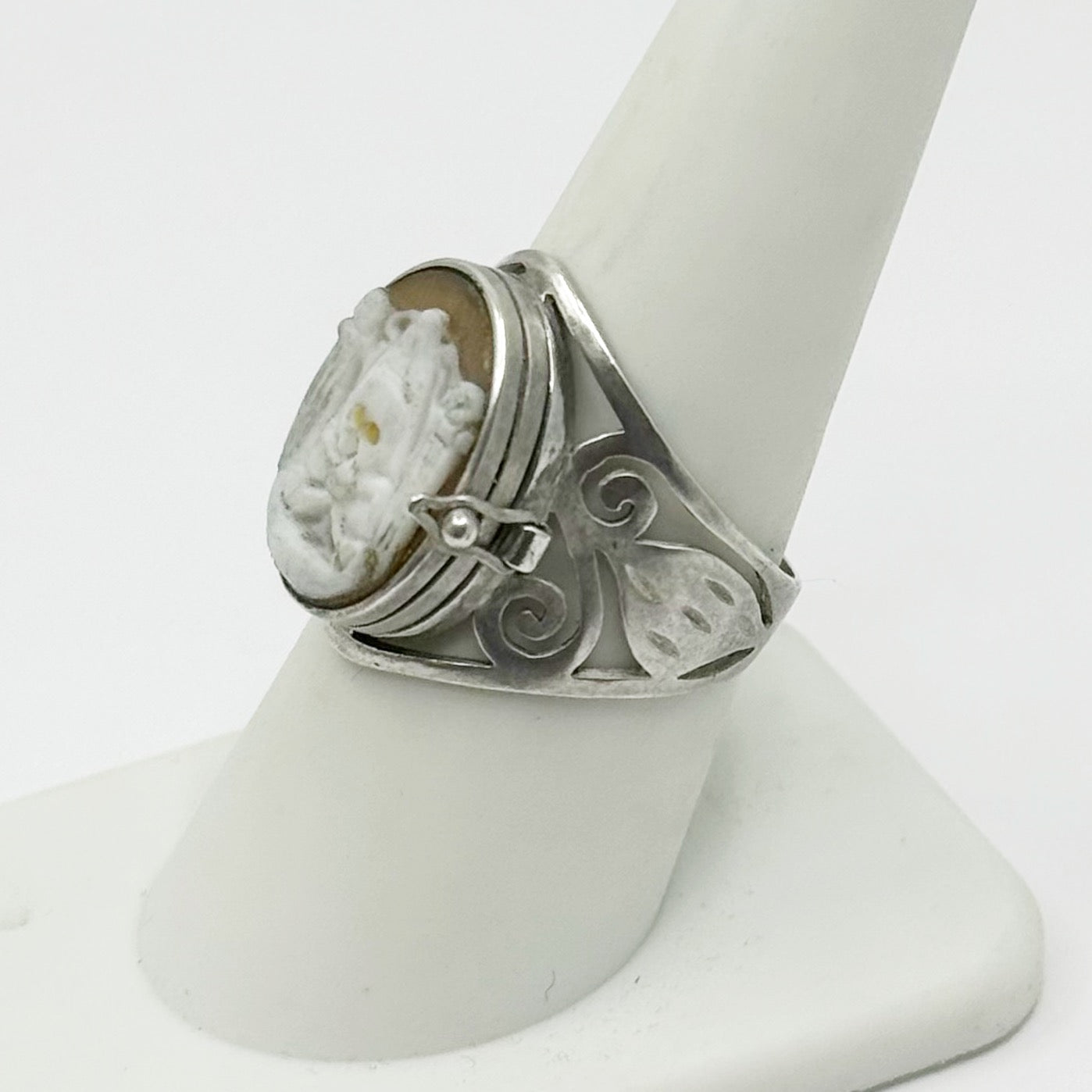 Enif Sterling silver Momento Mori shell cameo poison ring - GM76