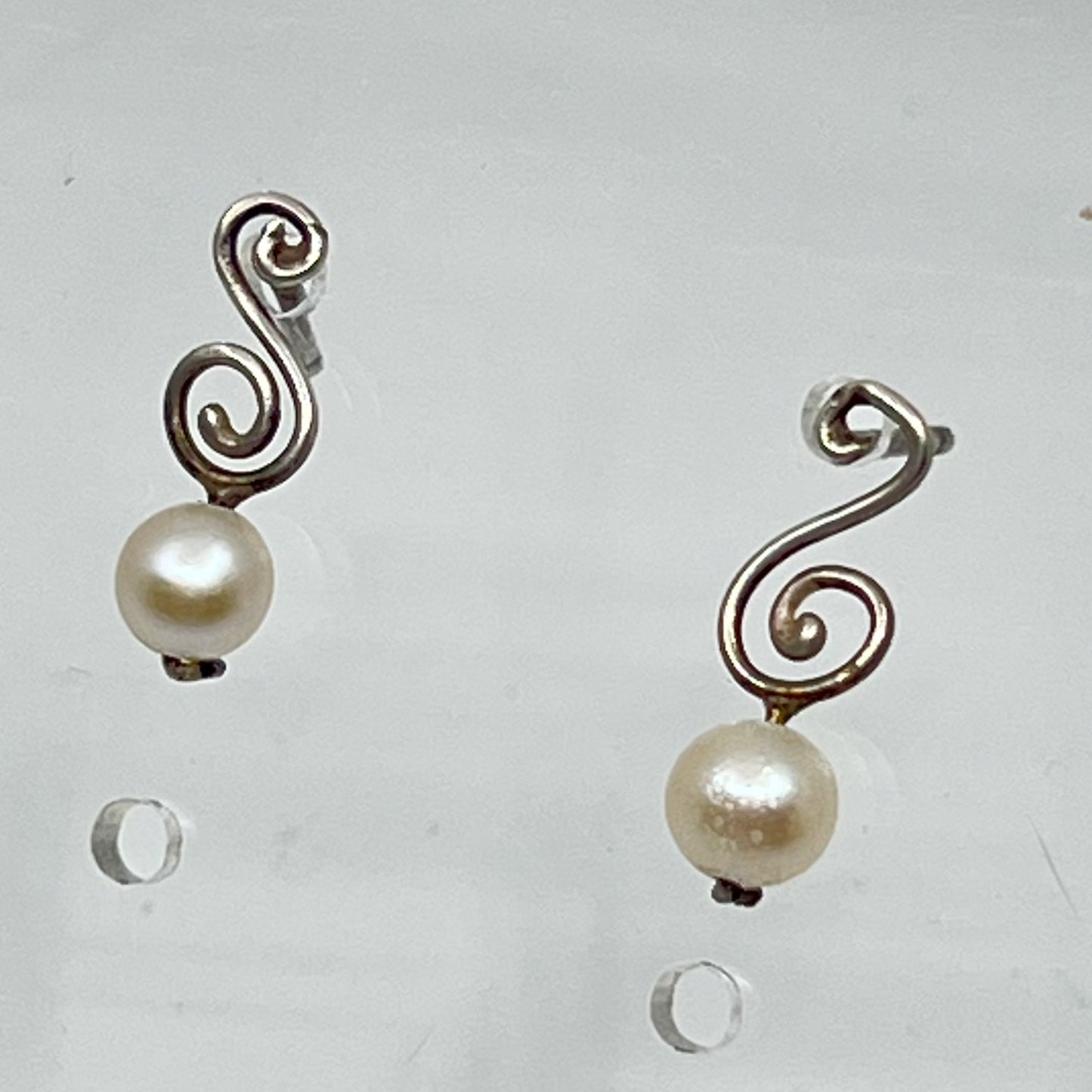 Hand made sterling silver pearl earrings GM810