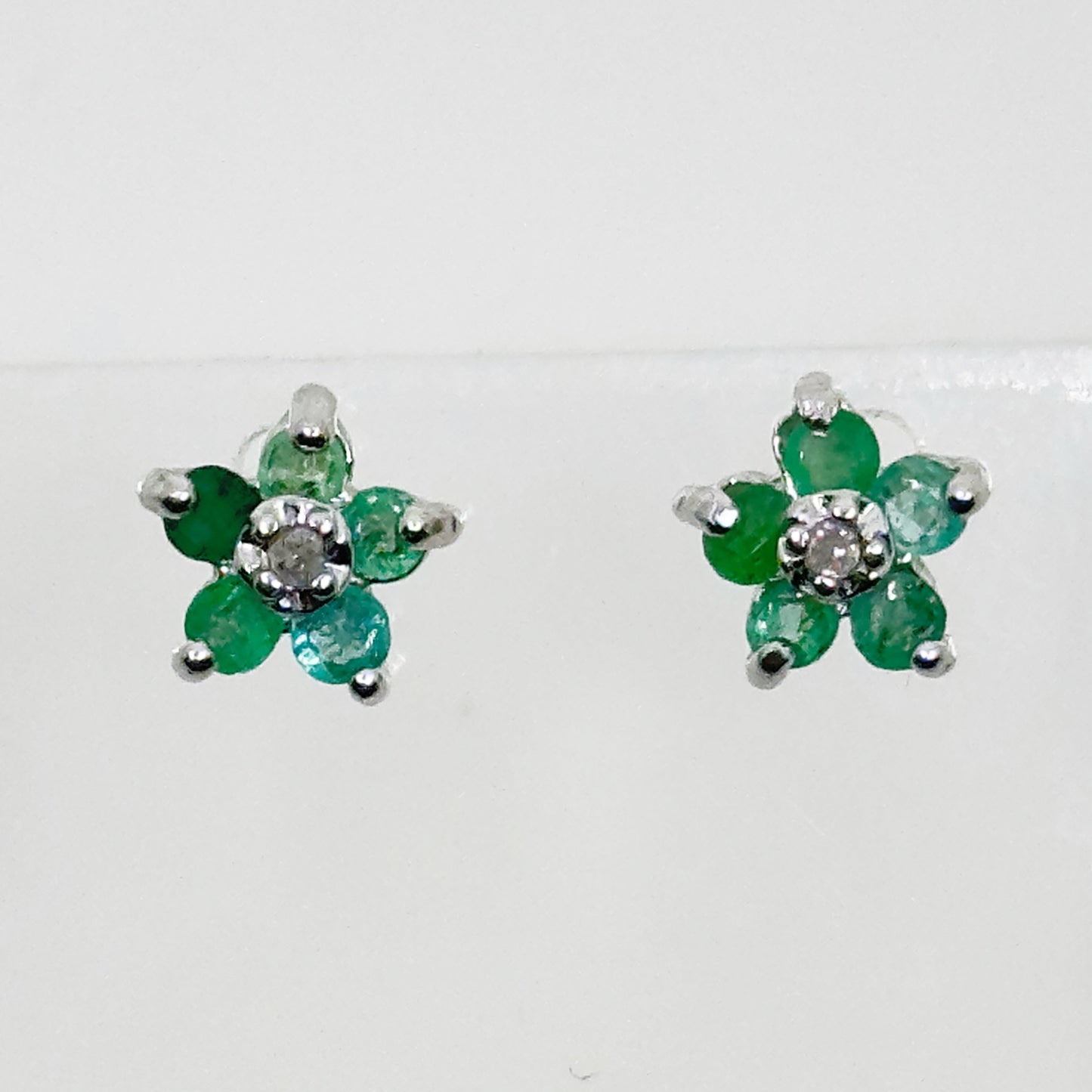 Sterling silver emerald & diamond flower stud earrings gm831