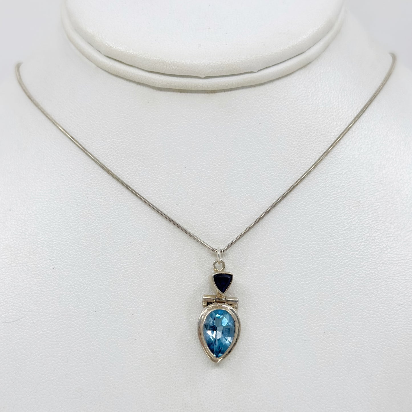 Sterling silver Iolite & Blue Topaz pendant gm855
