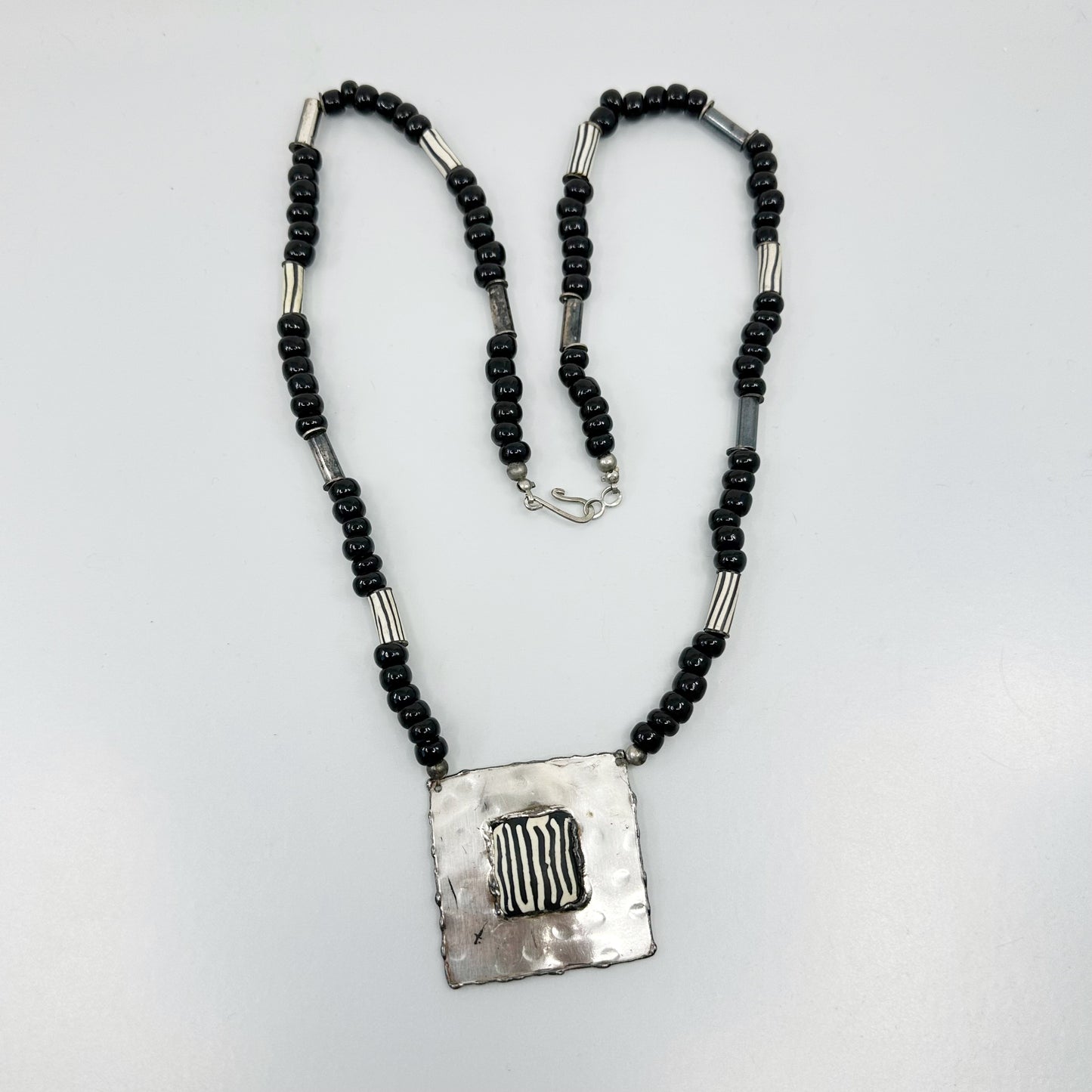 Vintage sterling silver glass & ceramic bead necklace GM909