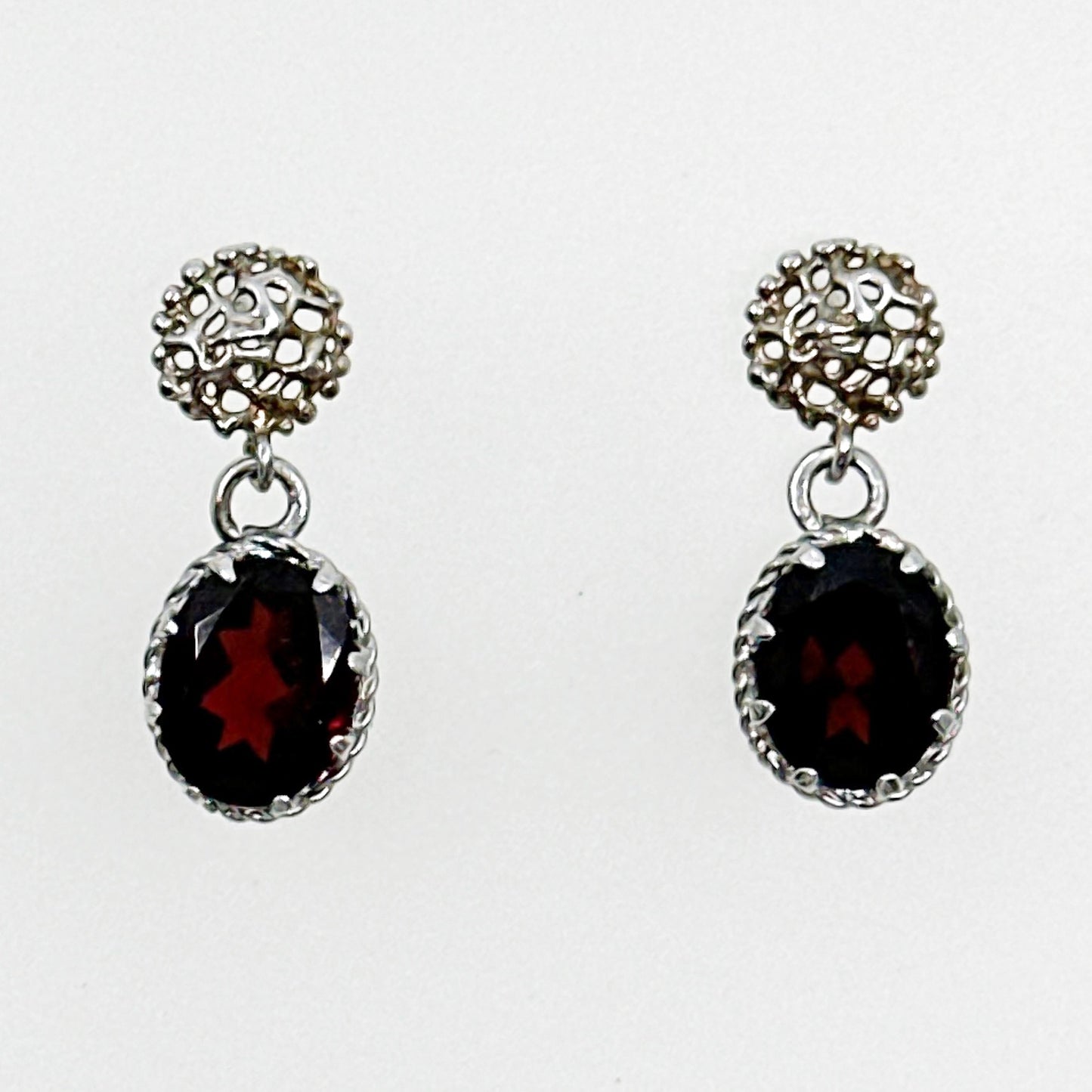 Sterling silver Garnet earrings GM925