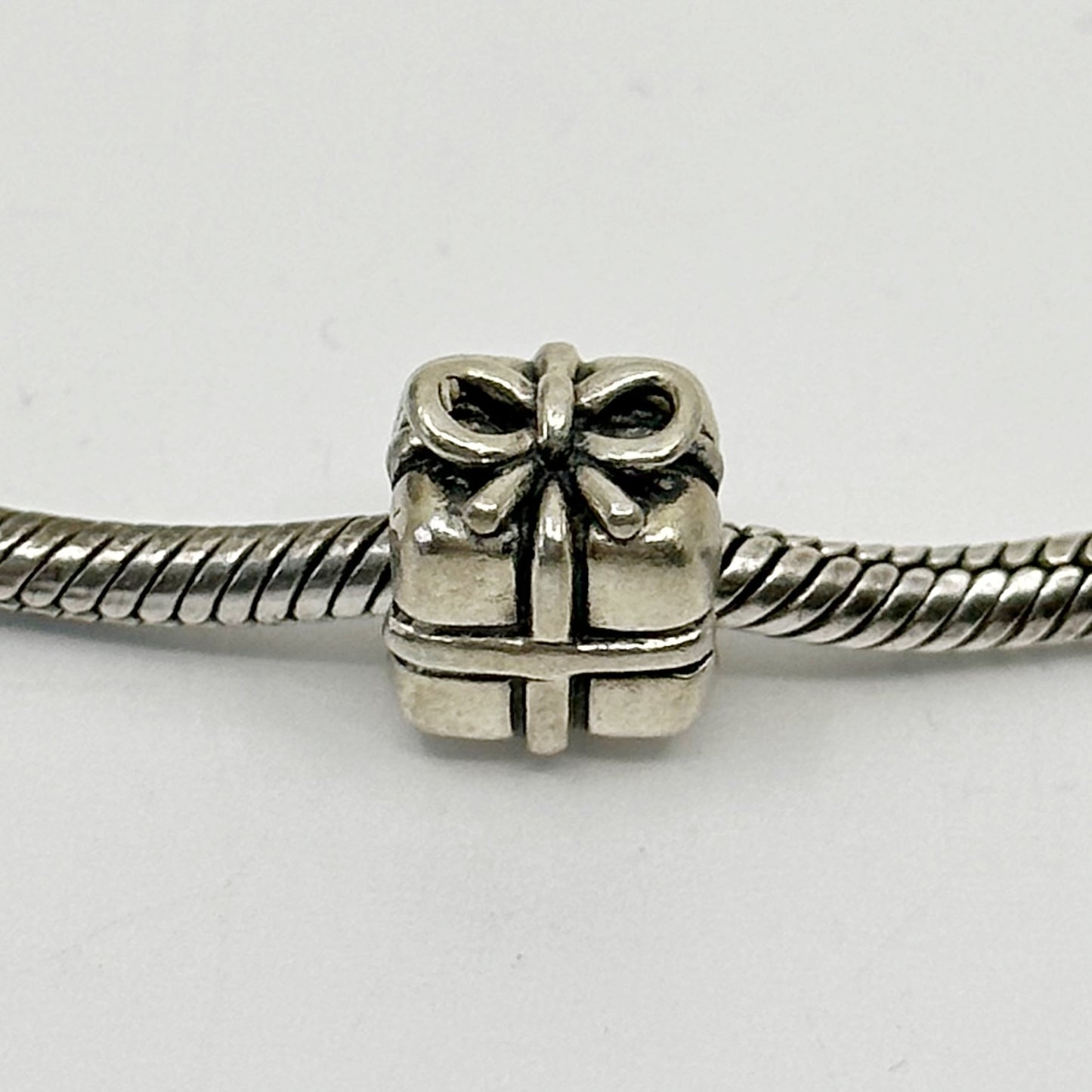 PANDORA Sterling Silver Present bead Charm