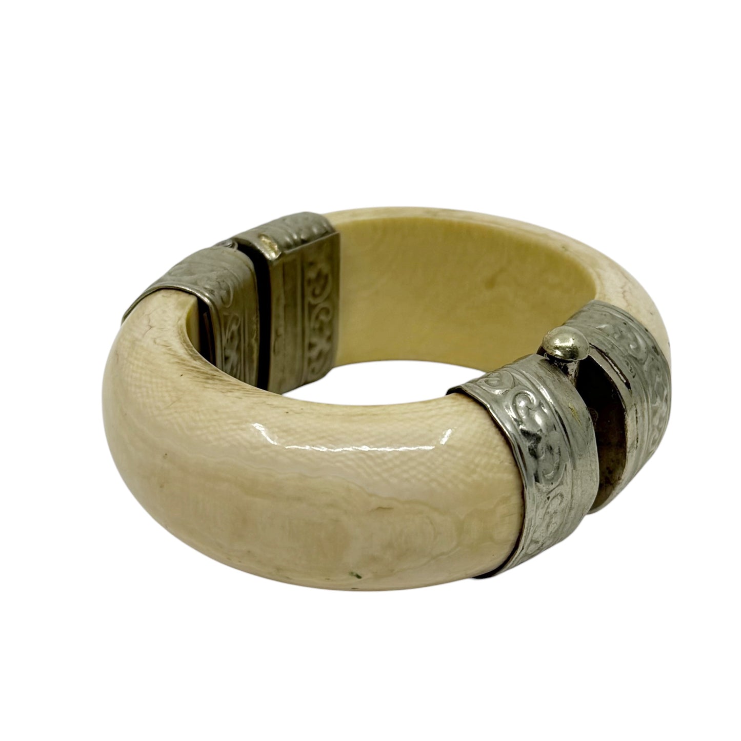 Vintage carved bone silver tone hinged bangle bracelet - GM128
