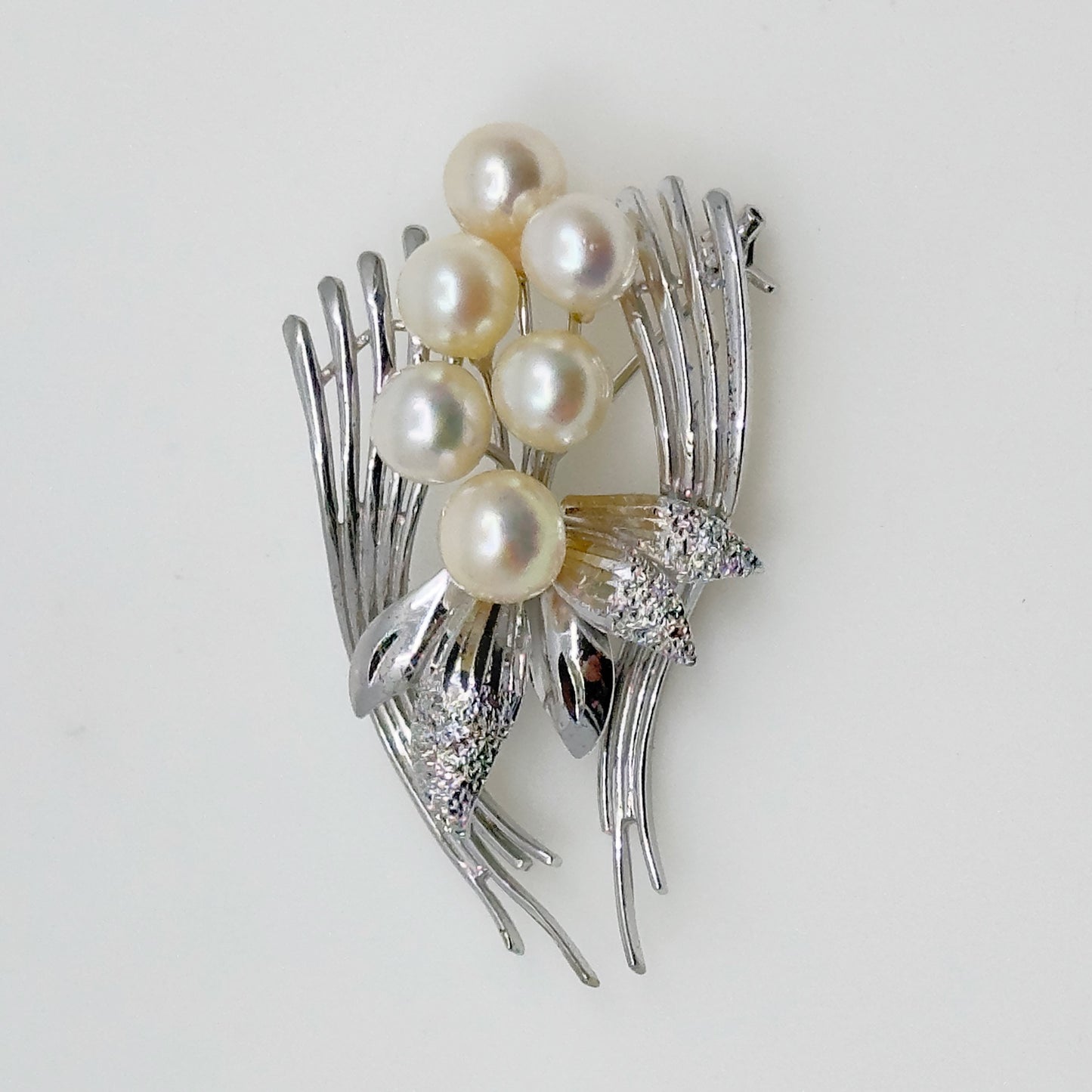 Vintage sterling silver Akoya Pearl brooch