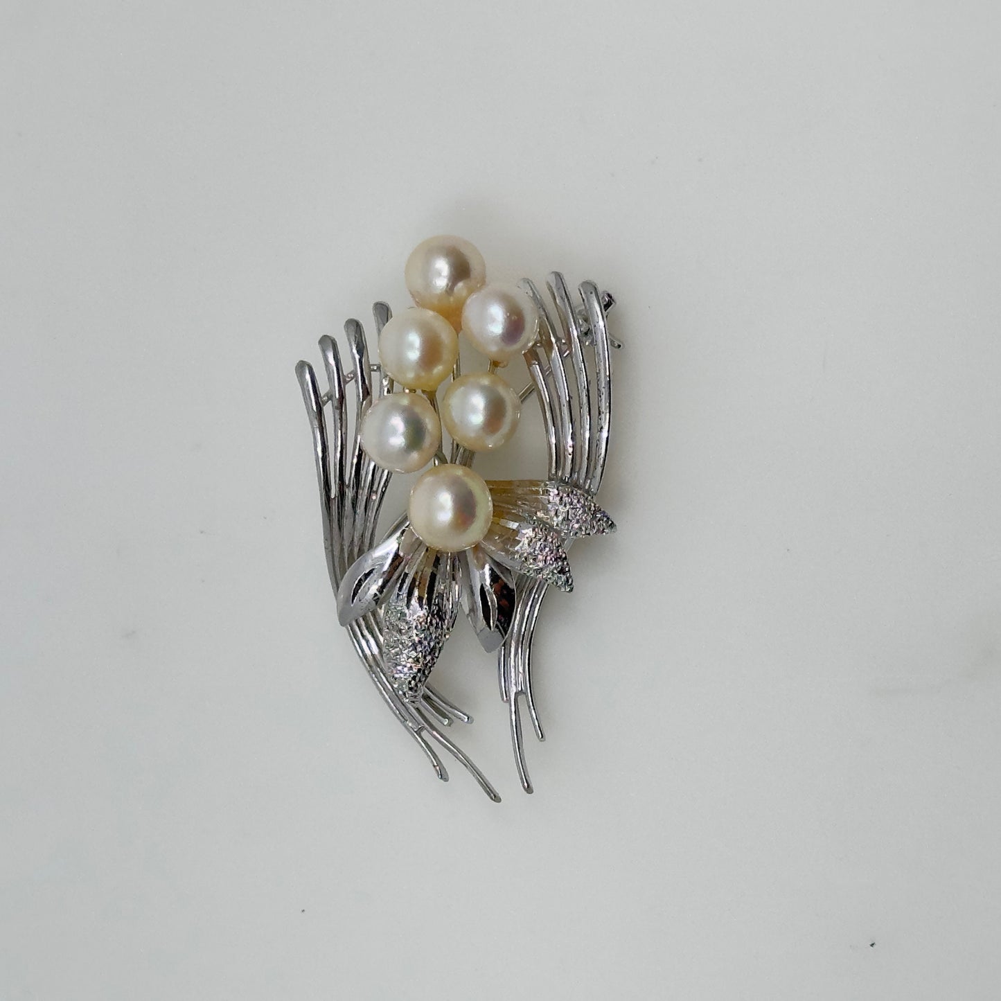 Vintage sterling silver Akoya Pearl brooch