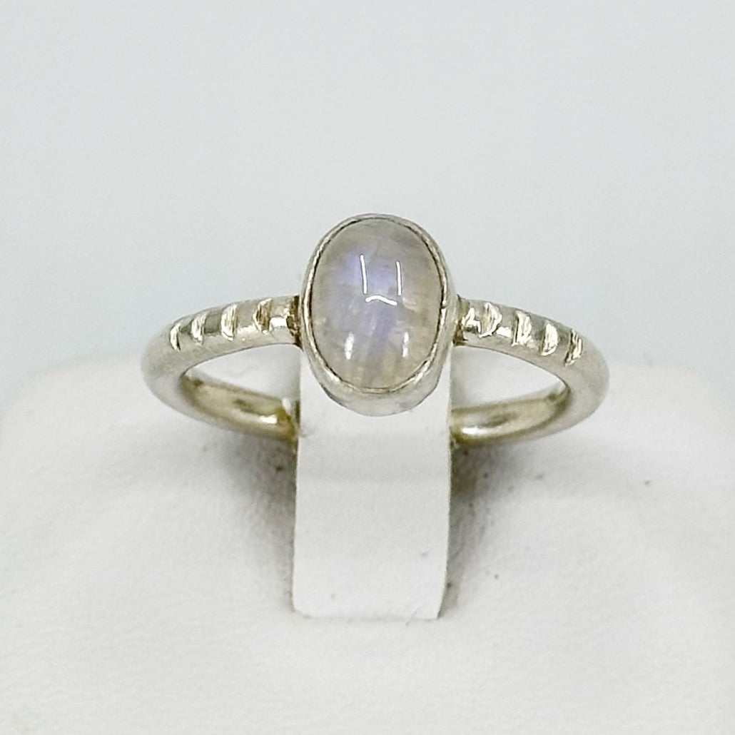 Hand Made sterling silver moonstone ring  GM154