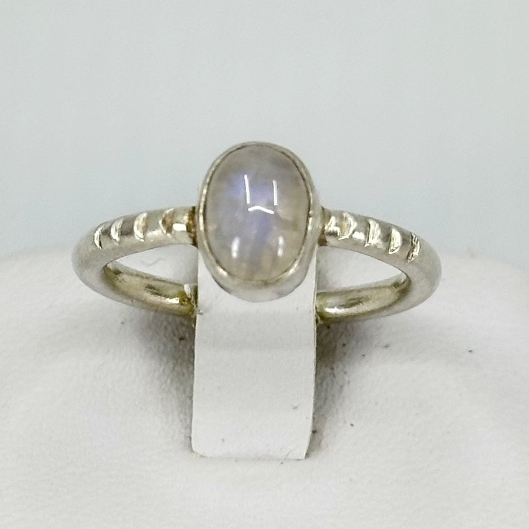 Hand Made sterling silver moonstone ring  GM154