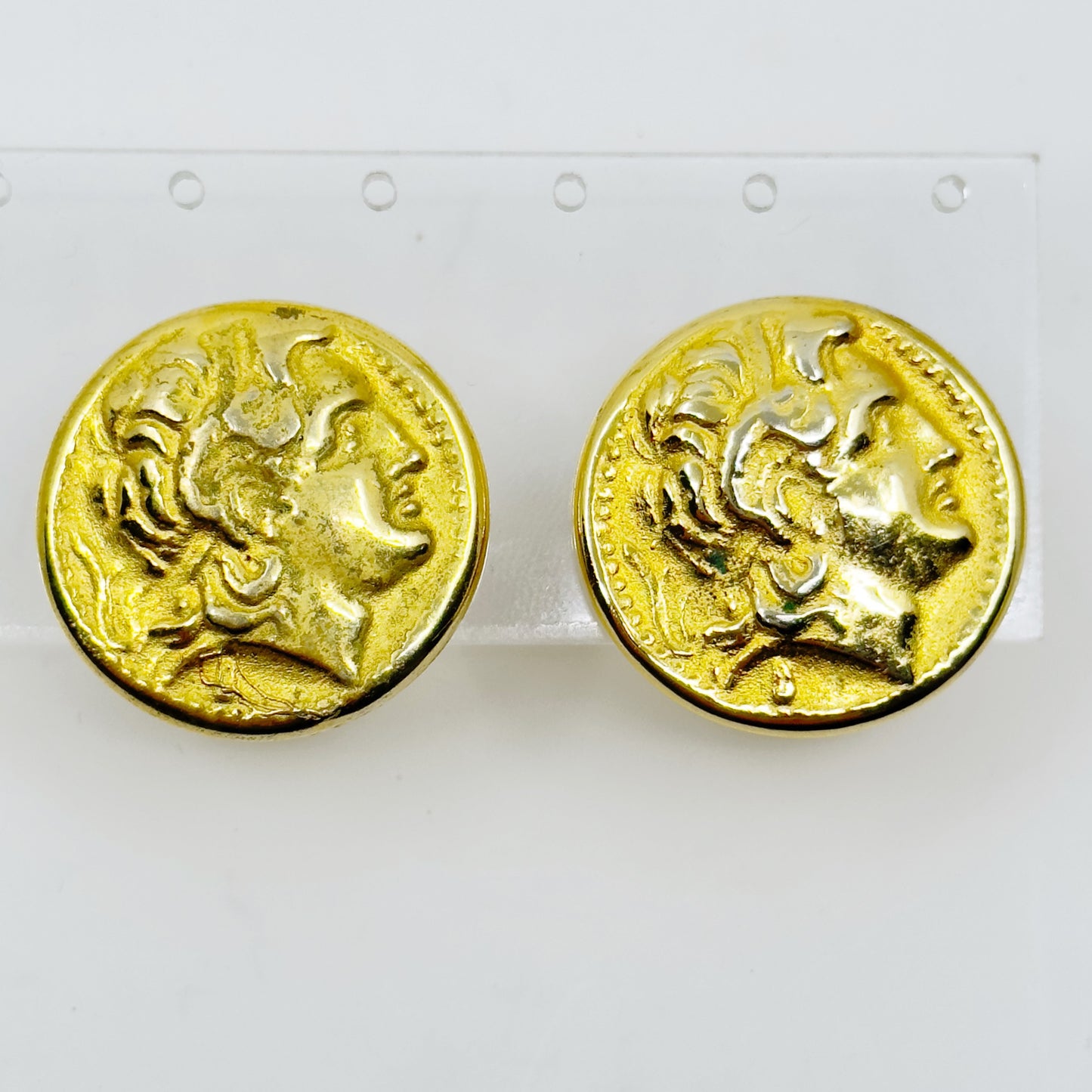 Vintage Gold tone Alexander The Great clip on earrings GM1610