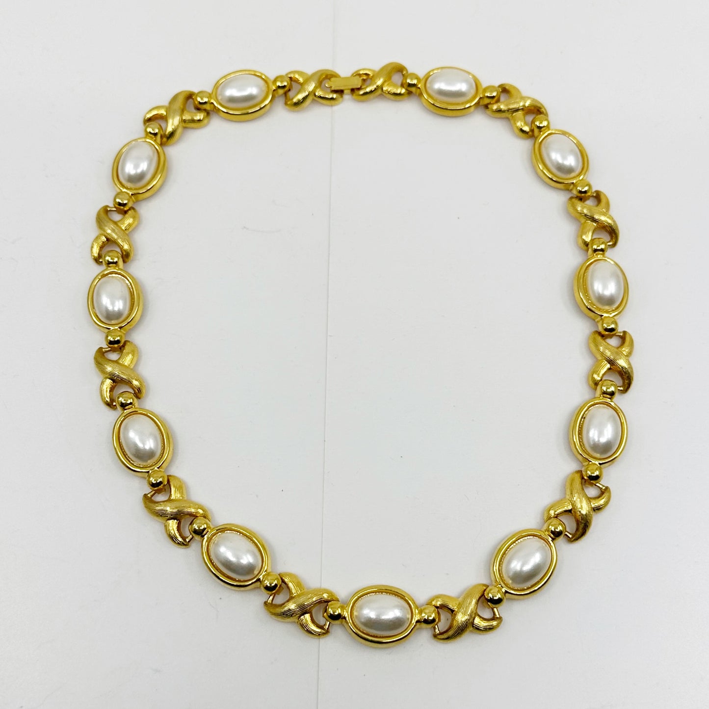 Vintage Gold tone Mabe Pearl necklace