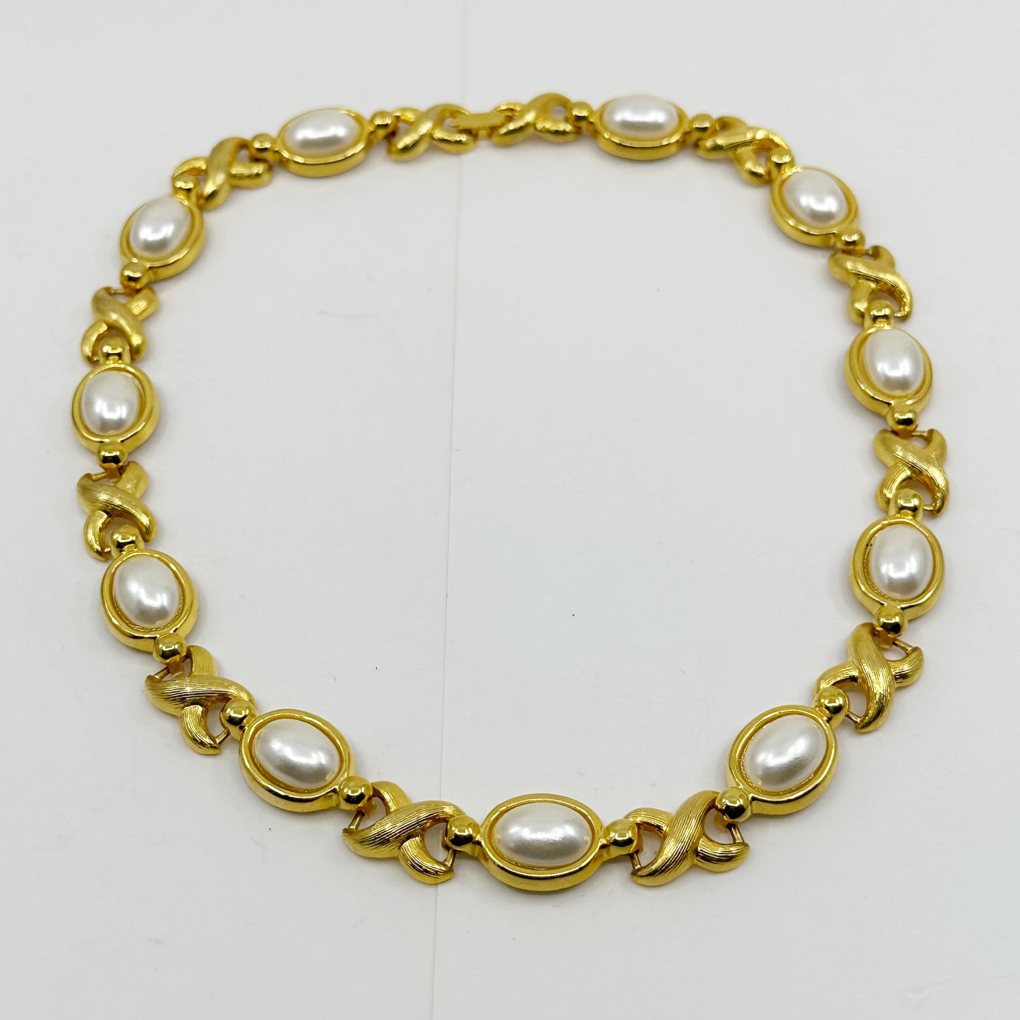 Vintage Gold tone Mabe Pearl necklace