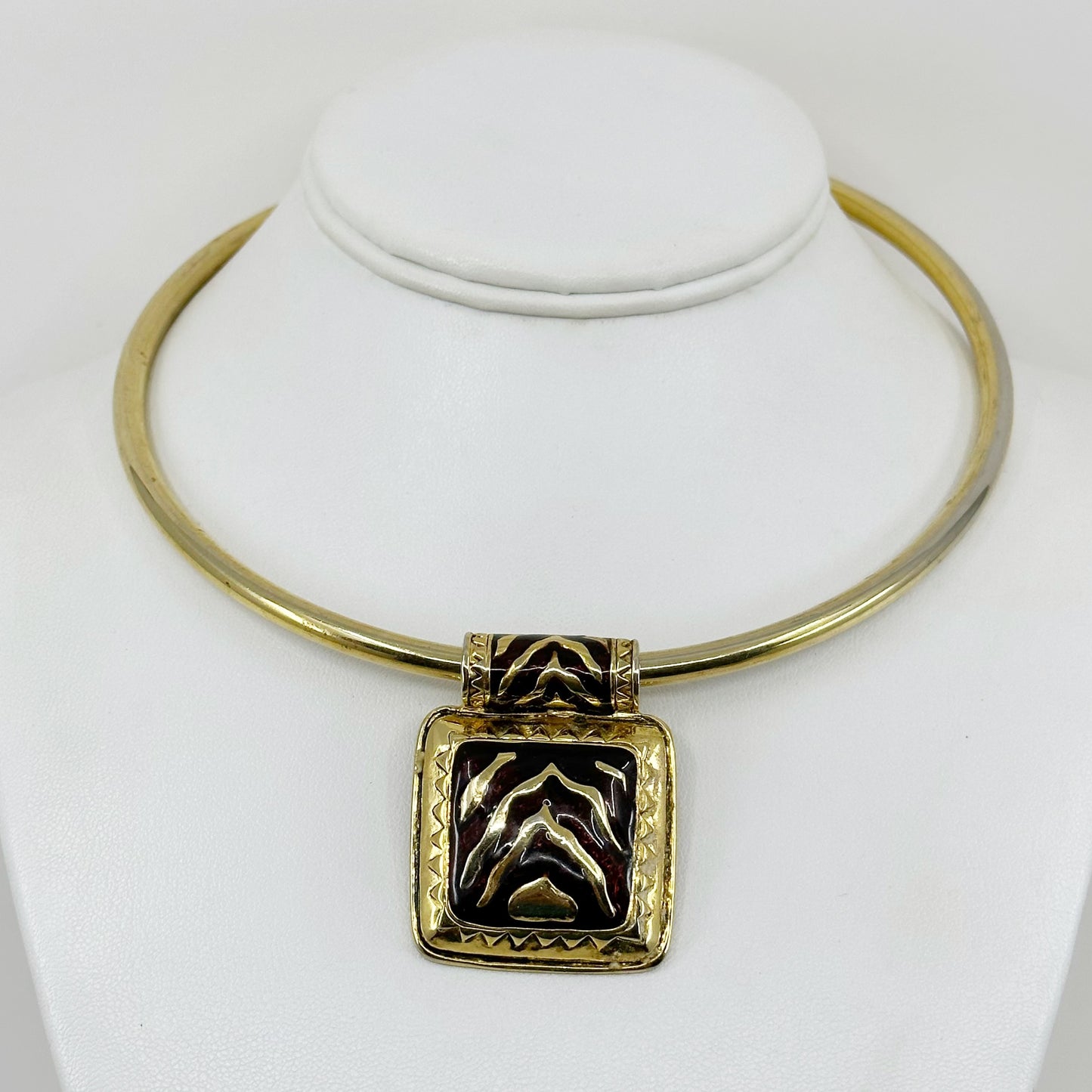 Vintage Gold tone enamel pendant neck wire necklace