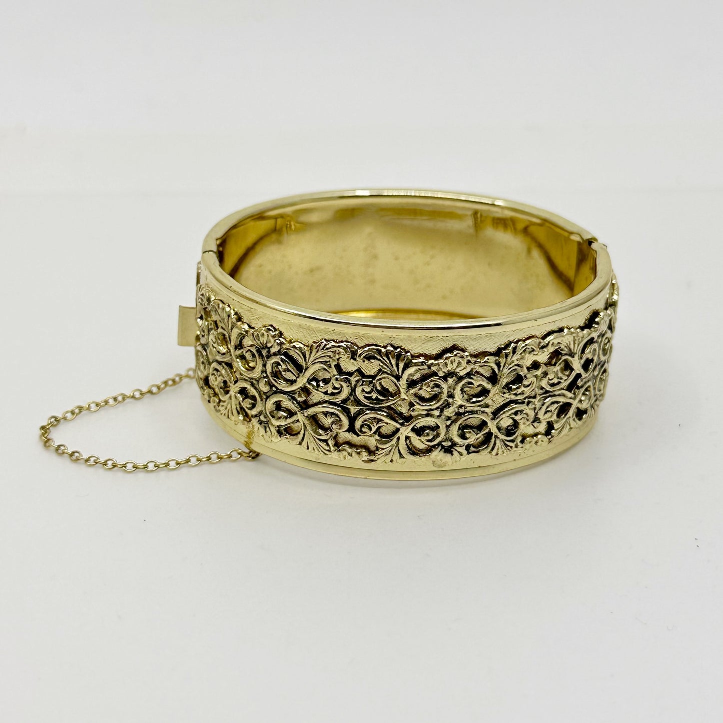 Vintage Gold tone bangle bracelet