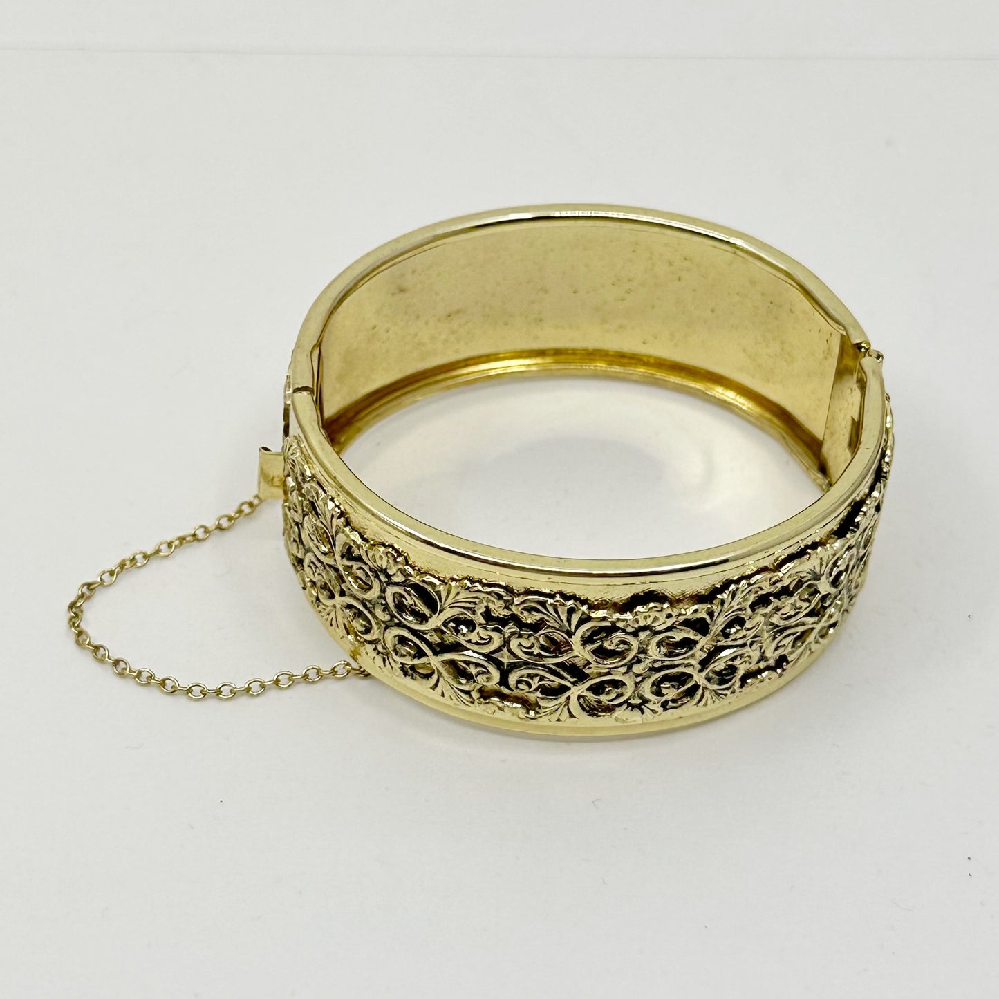 Vintage Gold tone bangle bracelet