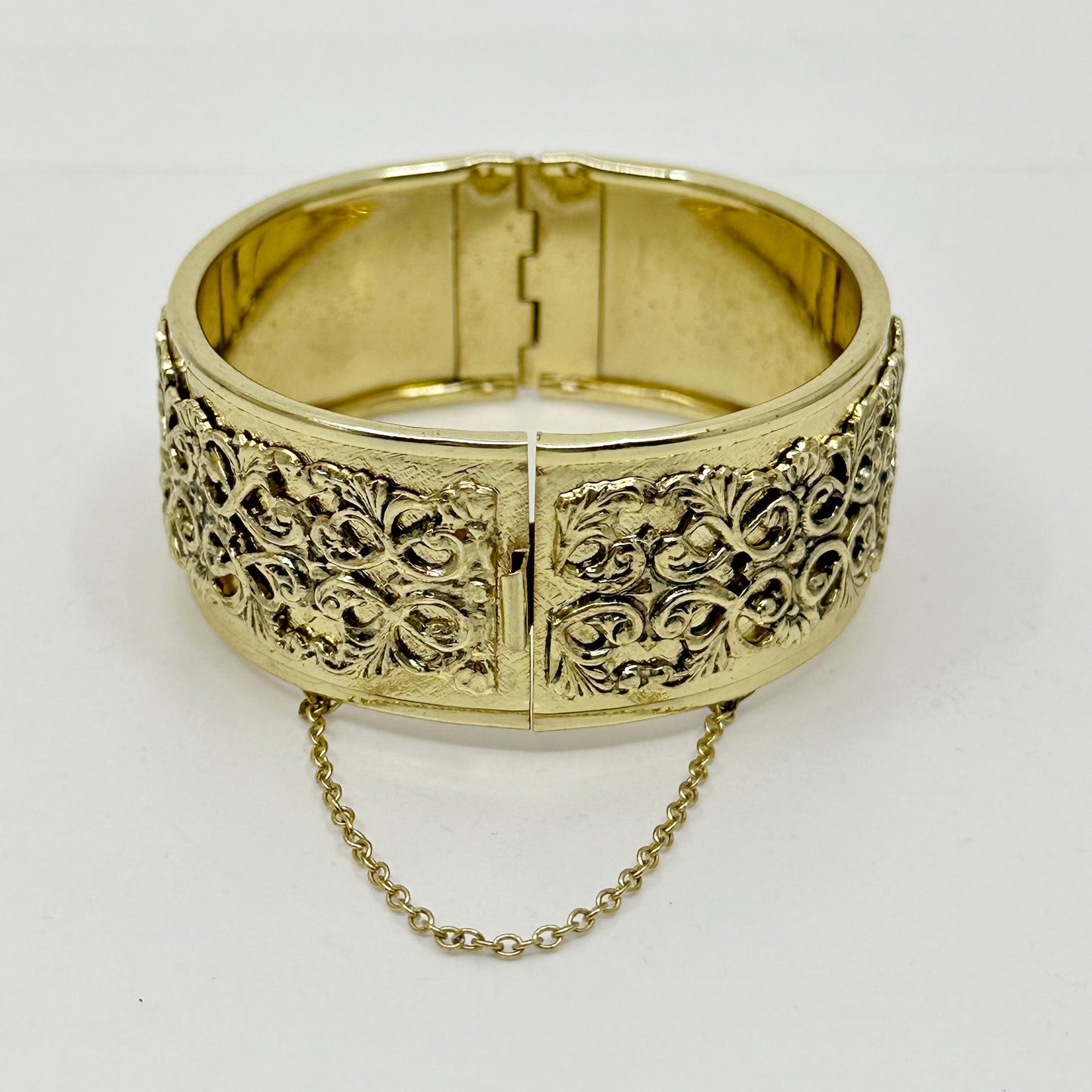 Vintage Gold tone bangle bracelet