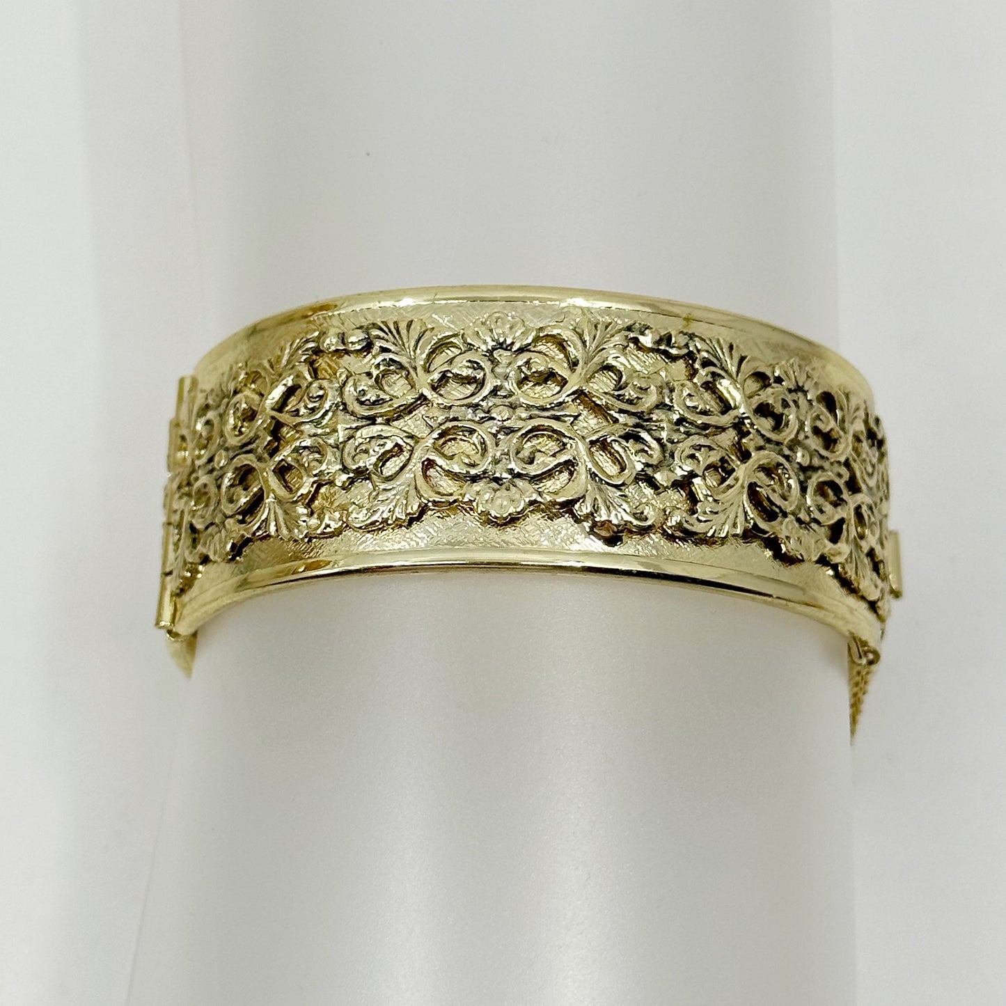 Vintage Gold tone bangle bracelet