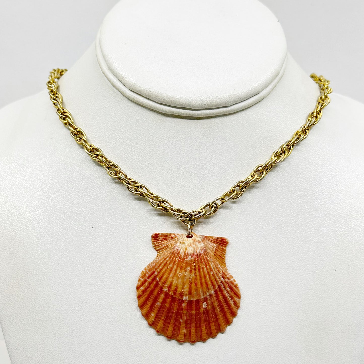 Vintage Gold tone shell pendant necklace