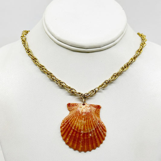 Vintage Gold tone shell pendant necklace