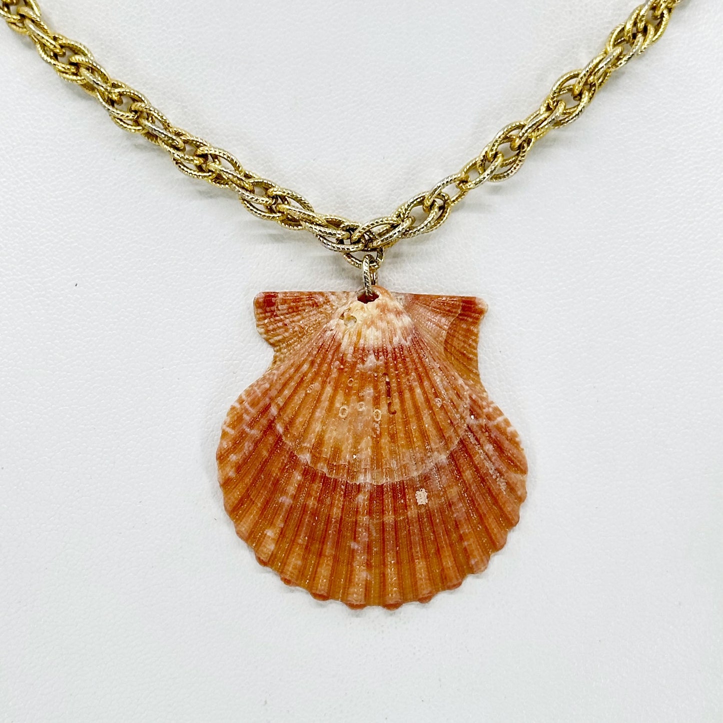 Vintage Gold tone shell pendant necklace