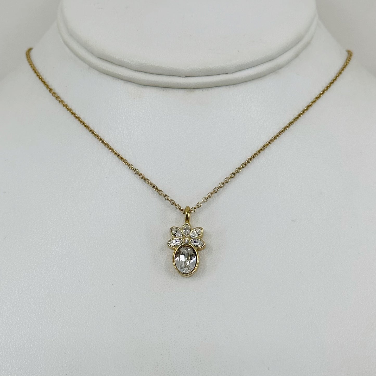 Gold tone crystal pineapple Pendant Necklace