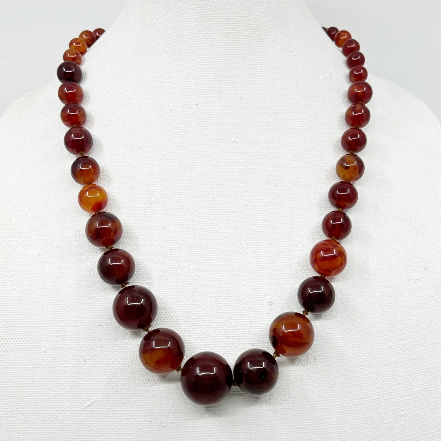 Vintage Graduated bakelite bead necklace