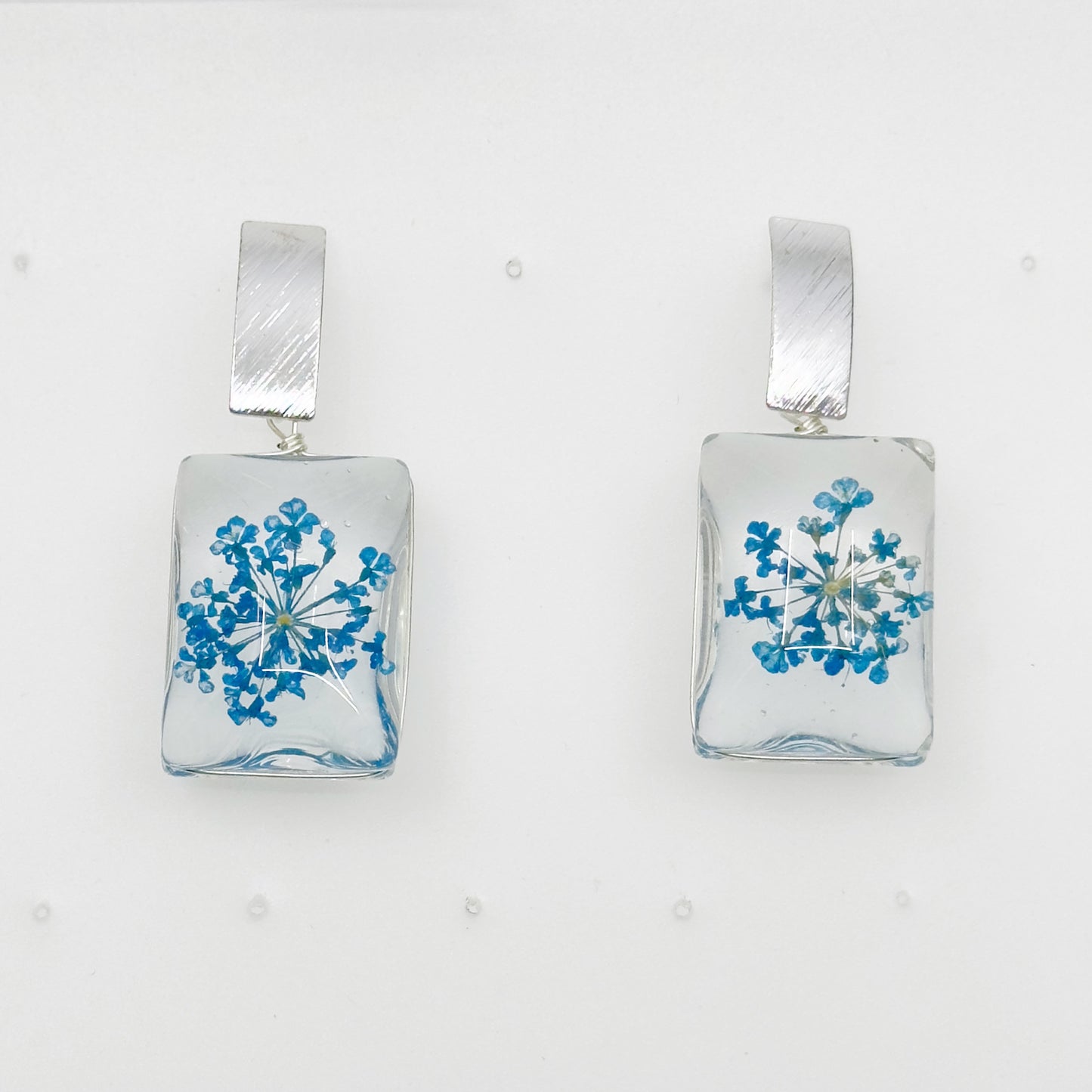 Silver tone flower acrylic earrings