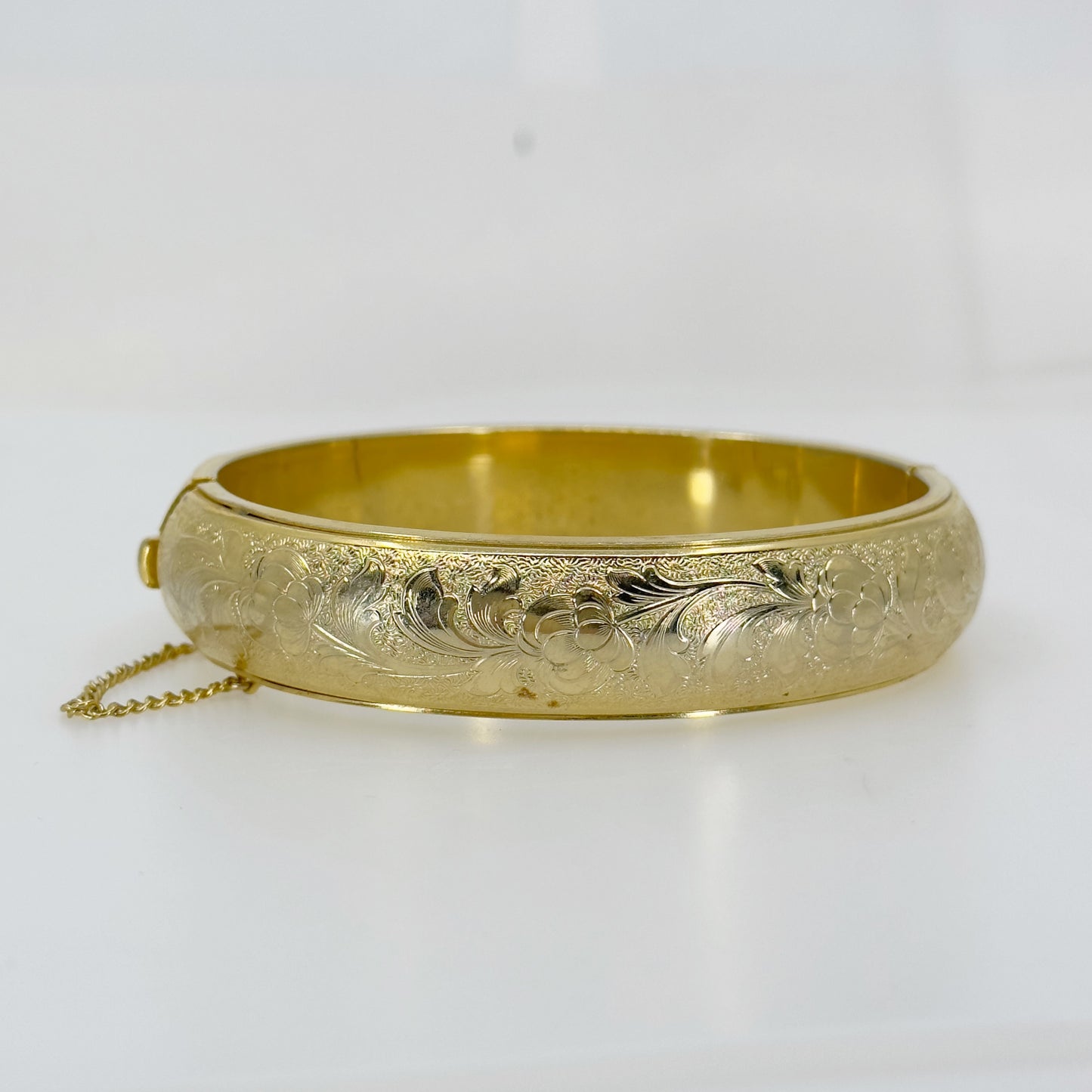 Vintage Gold Tone Hinged bangle bracelet