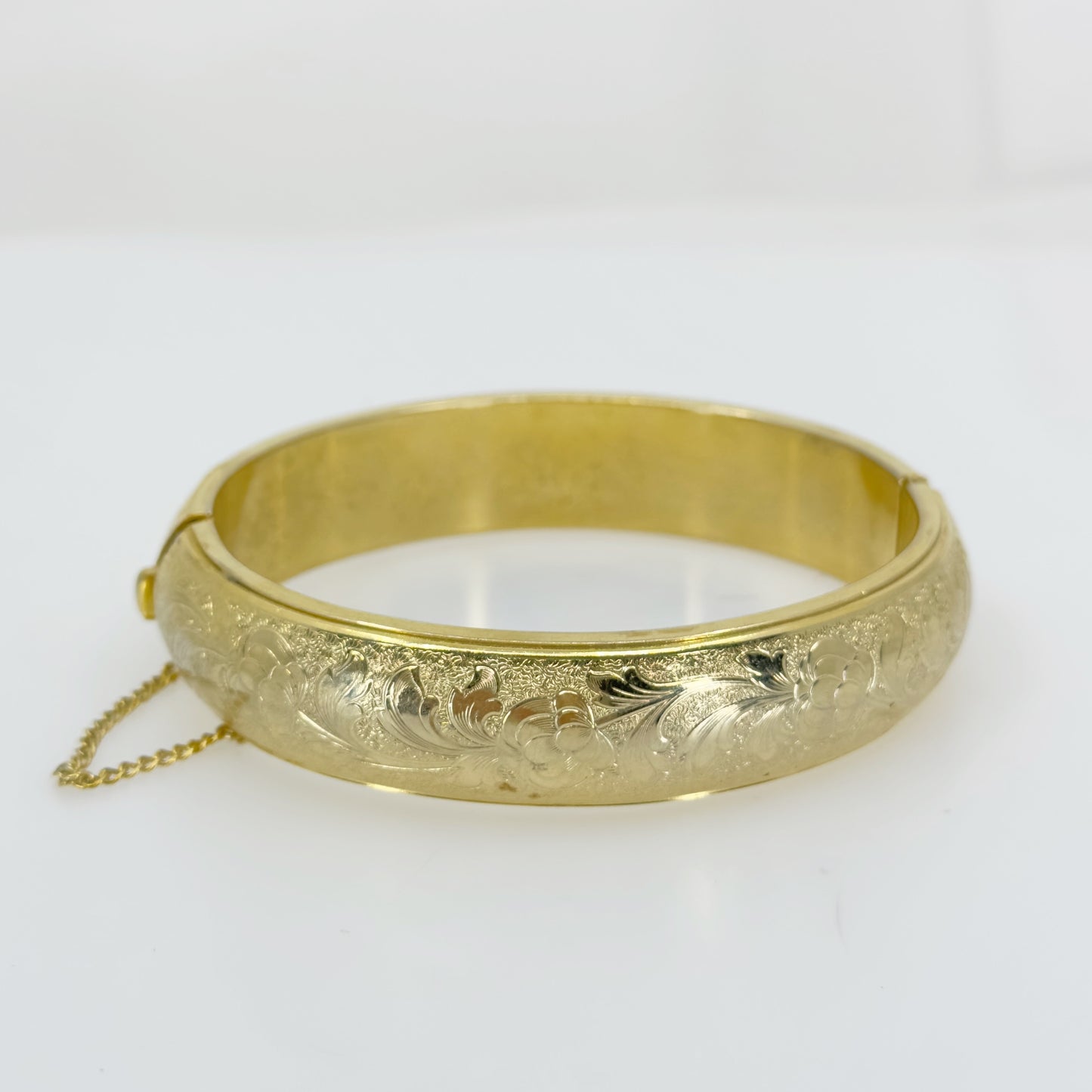 Vintage Gold Tone Hinged bangle bracelet