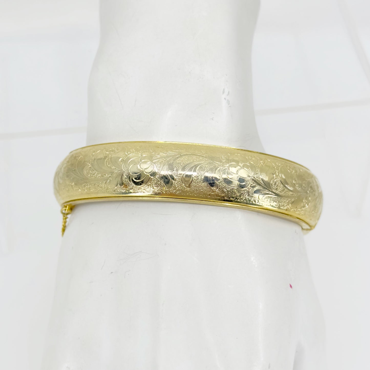 Vintage Gold Tone Hinged bangle bracelet