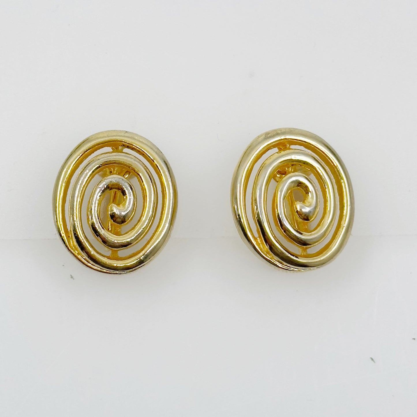 Vintage Gold tone spiral clip on earrings