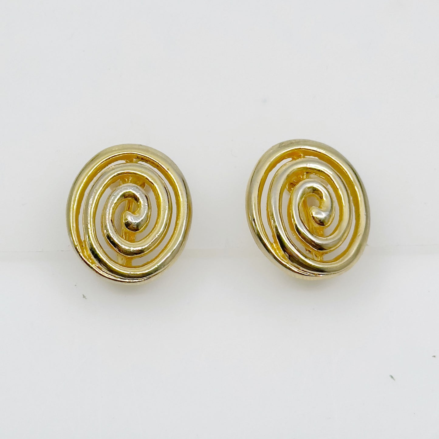 Vintage Gold tone spiral clip on earrings